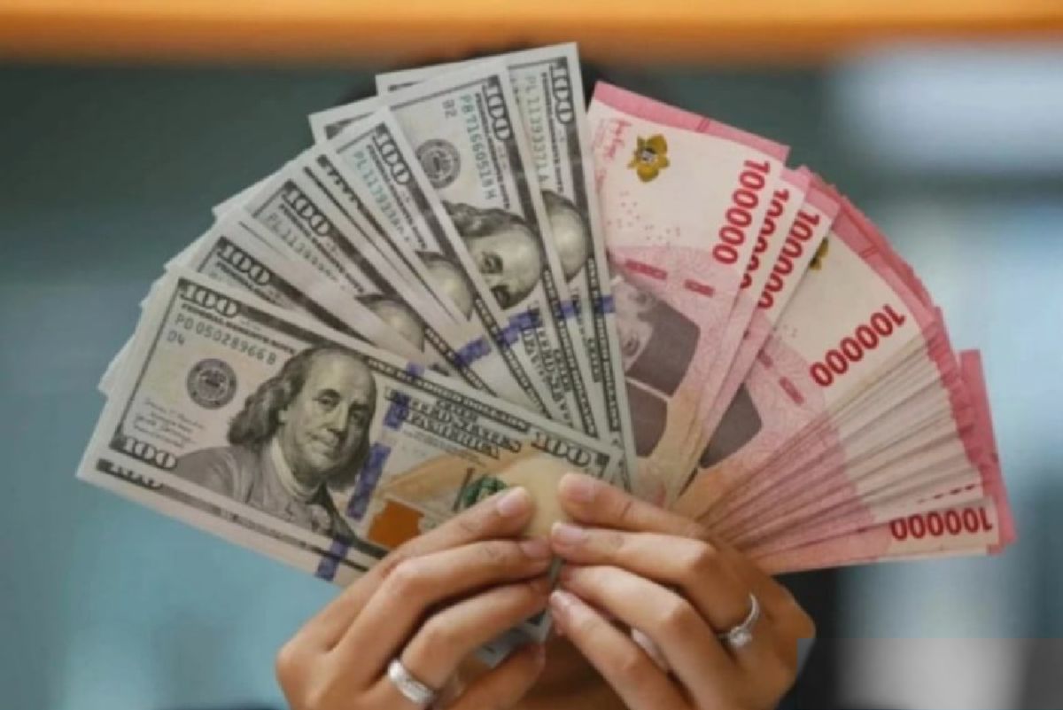Rupiah Anjlok ke Rp17.722, Tertekan Risiko Fiskal dan Geopolitik
