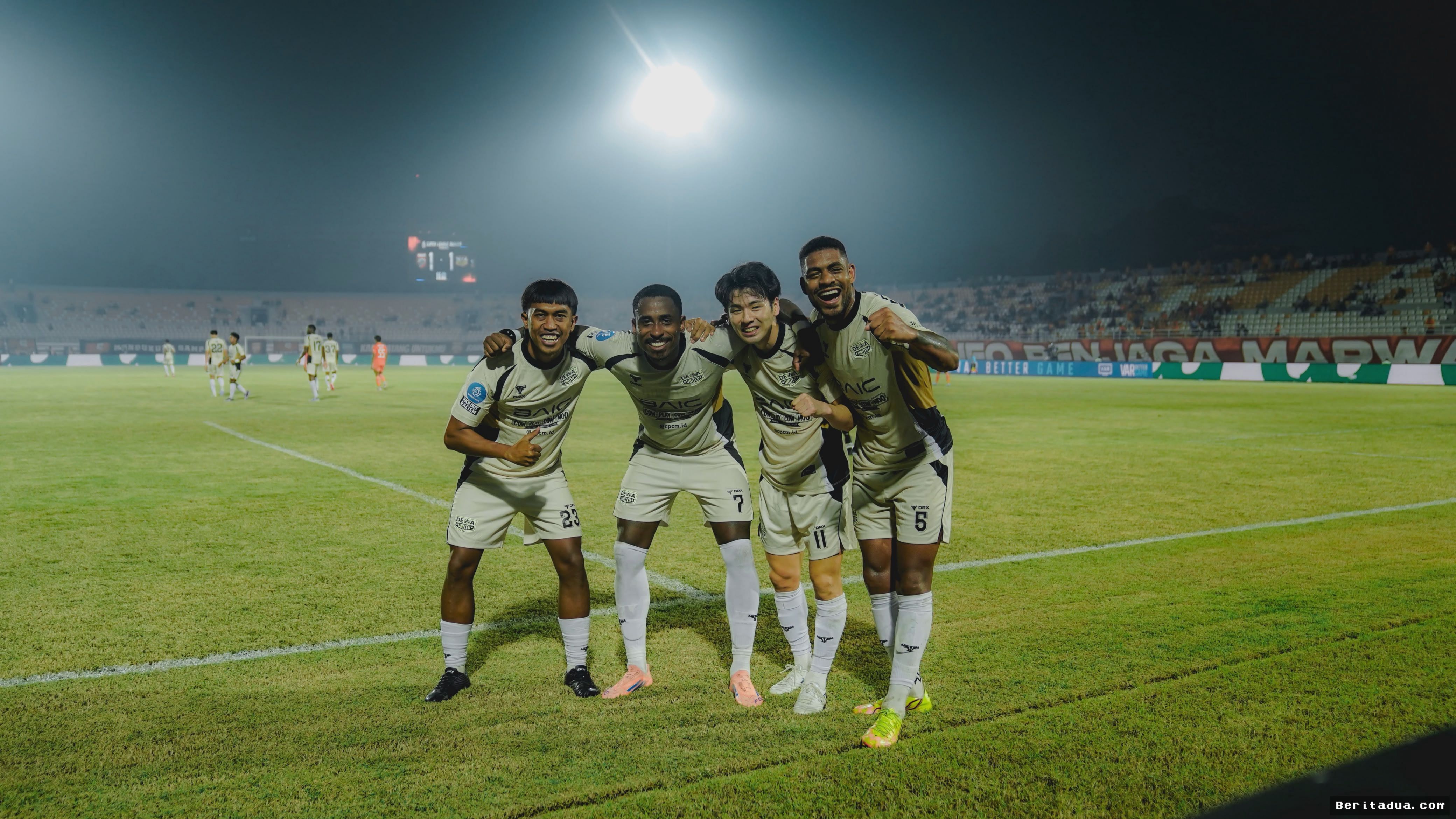 Dewa United Taklukkan Borneo FC di Tengah Kepungan Asap Segiri