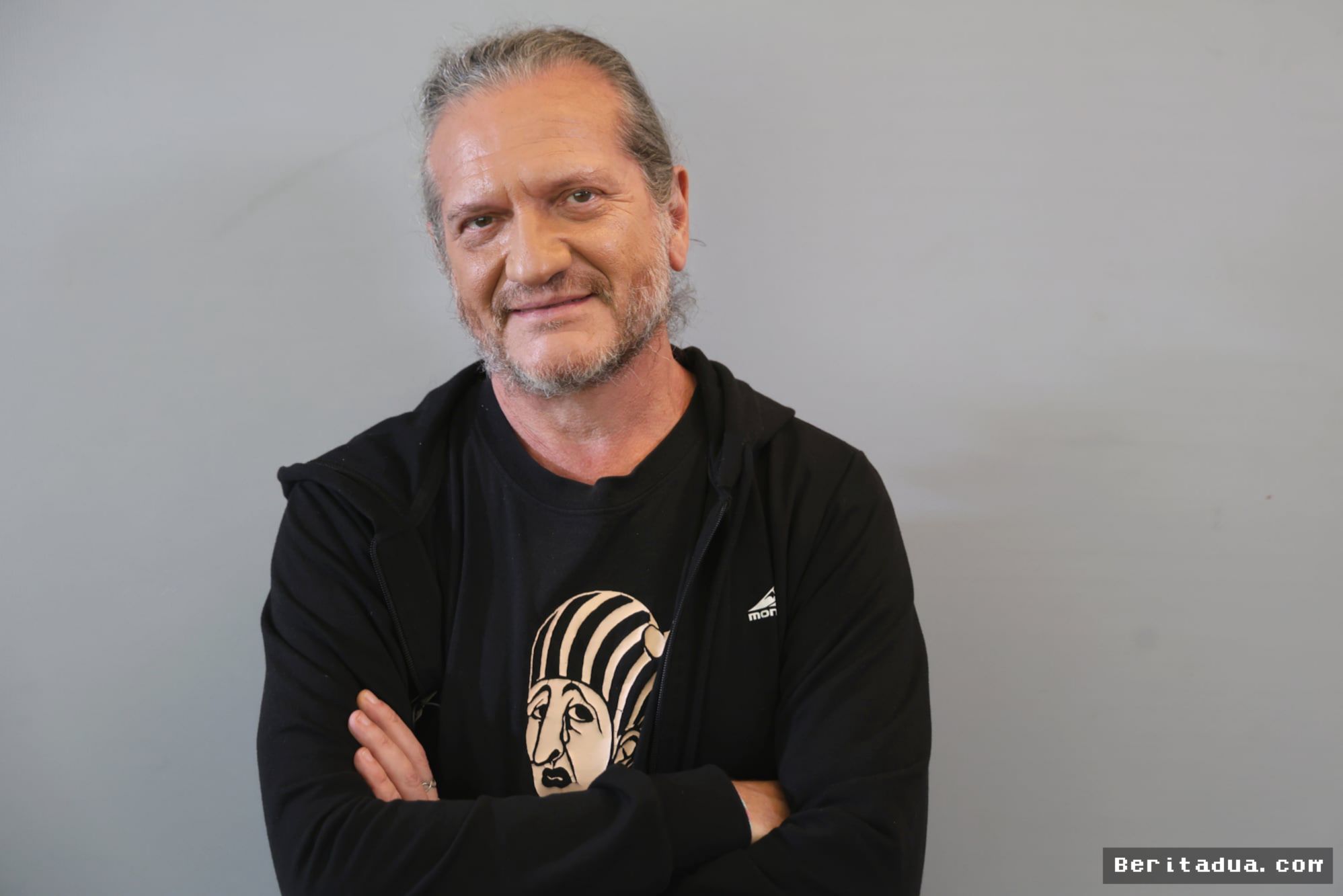Darío Sztajnszrajber Kritik Obsesi Produktivitas dan Urgensi Kebahagiaan Sejati