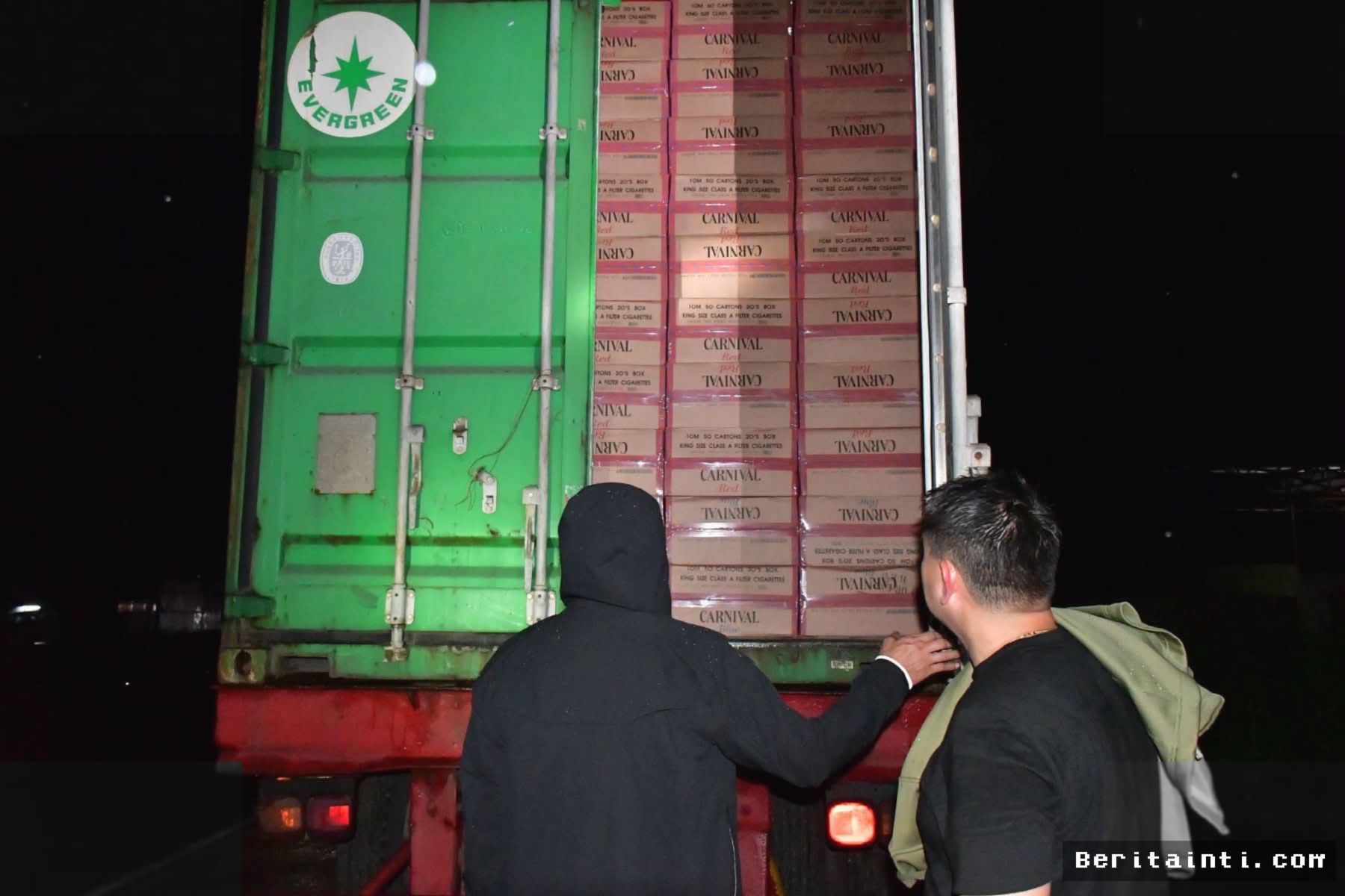 FILIPINA — Polisi Central Luzon Sita Rokok Ilegal 960 Juta Peso