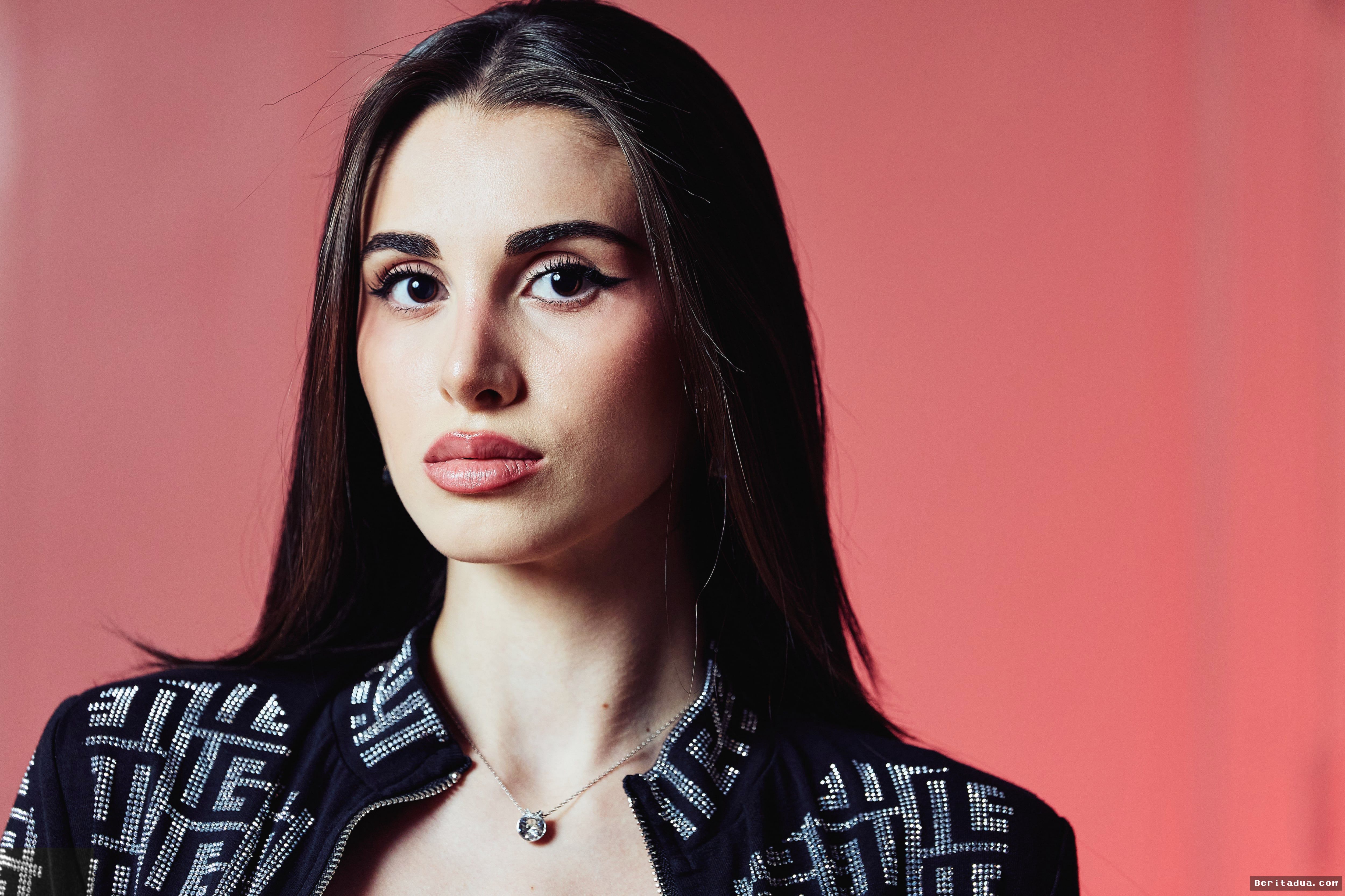 Daniela Milagros Guncang Musik Rock Usai Direstui Gitaris Slash