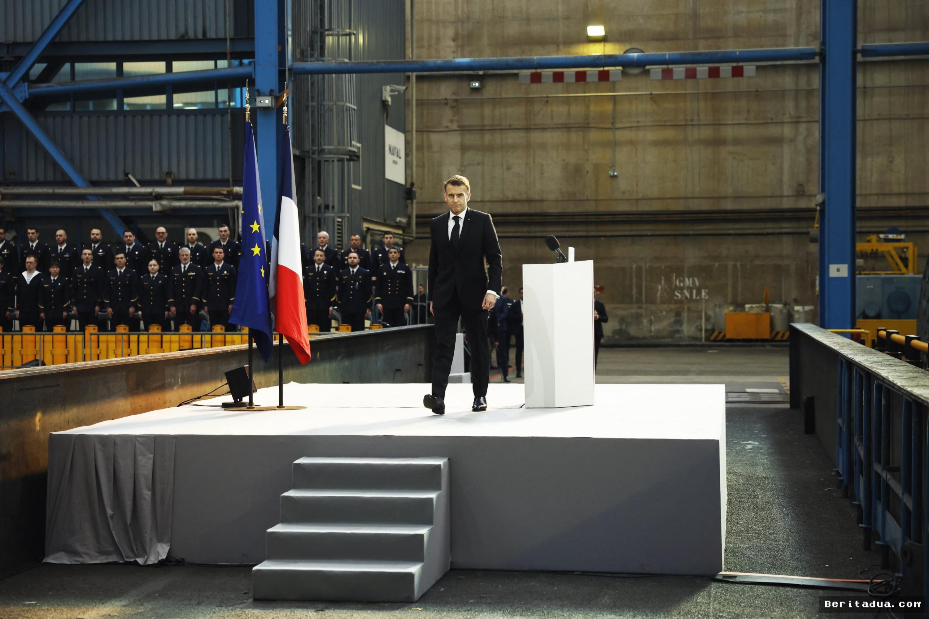 PARIS — Macron Tawarkan Perisai Nuklir Prancis ke Negara Eropa