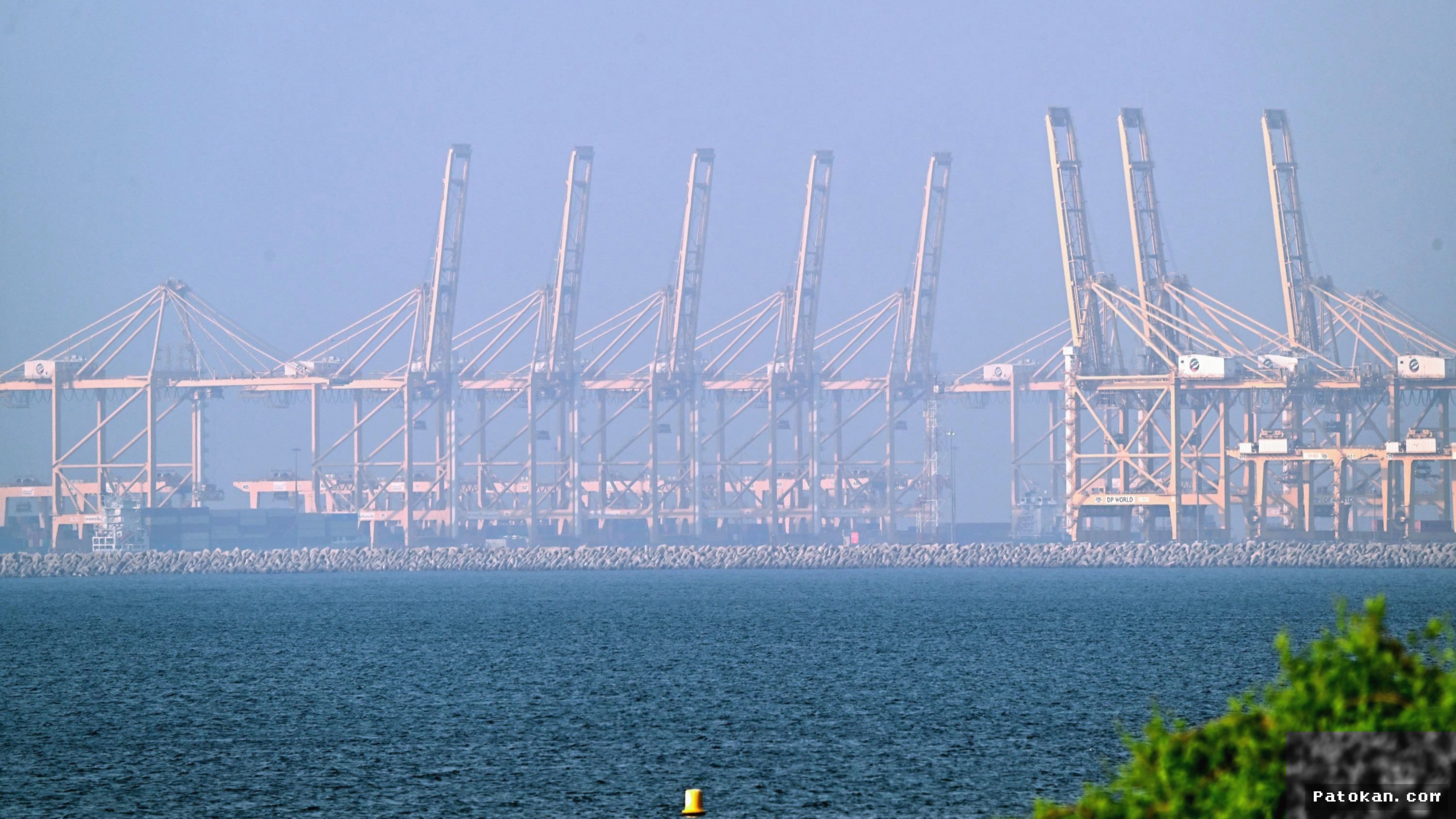 Negara Teluk Cari Jalur Alternatif Ekspor Energi Hindari Selat Hormuz