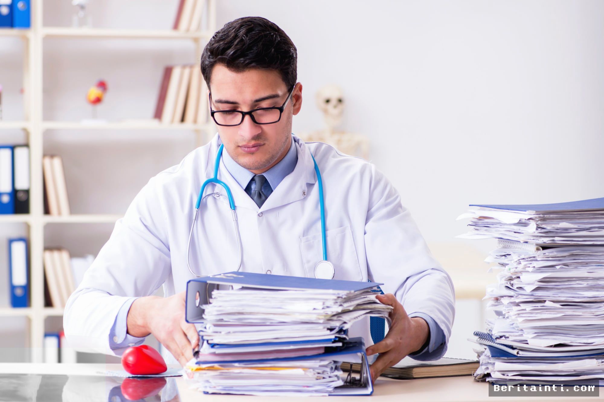 ARGENTINA — Beban Administrasi Menyita 19 Jam Kerja Dokter Seminggu