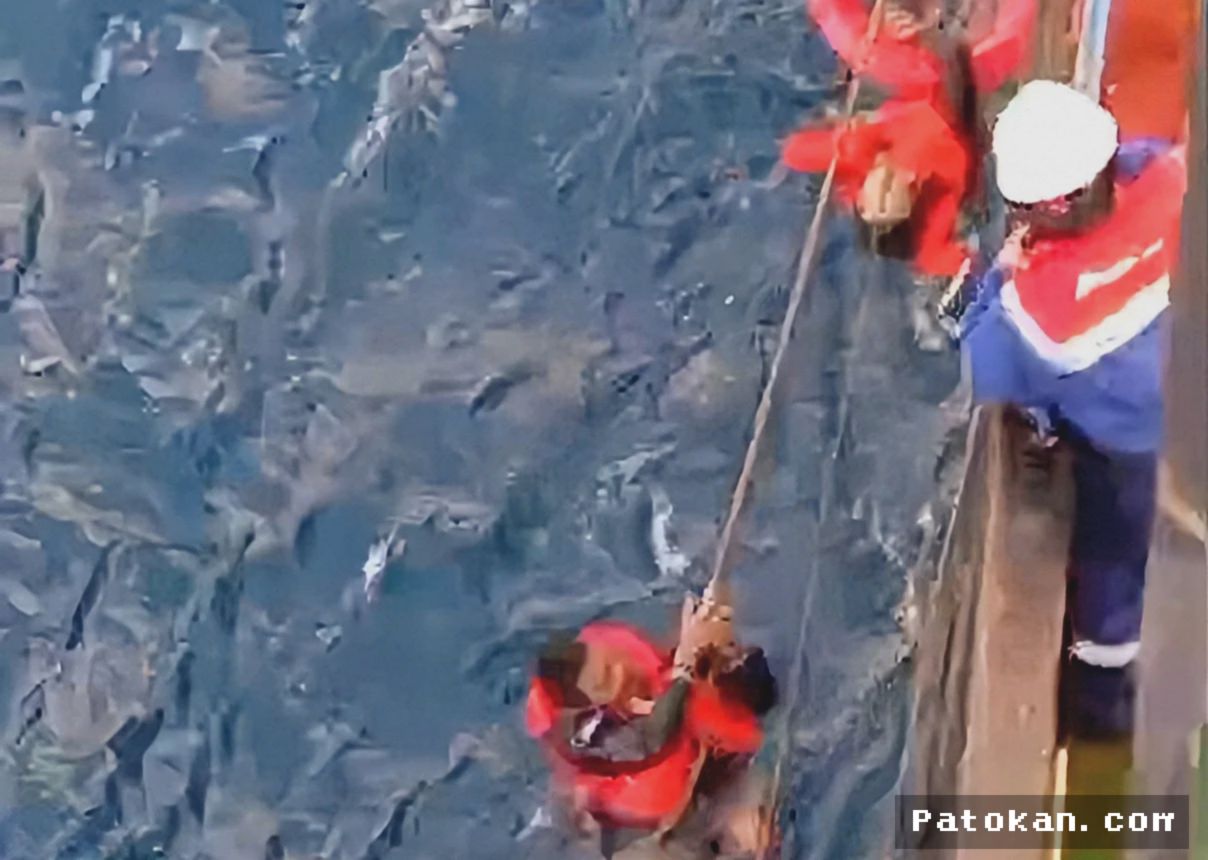 Laut Jawa — Kapal Pertamina Evakuasi 16 Korban KMP Virgo