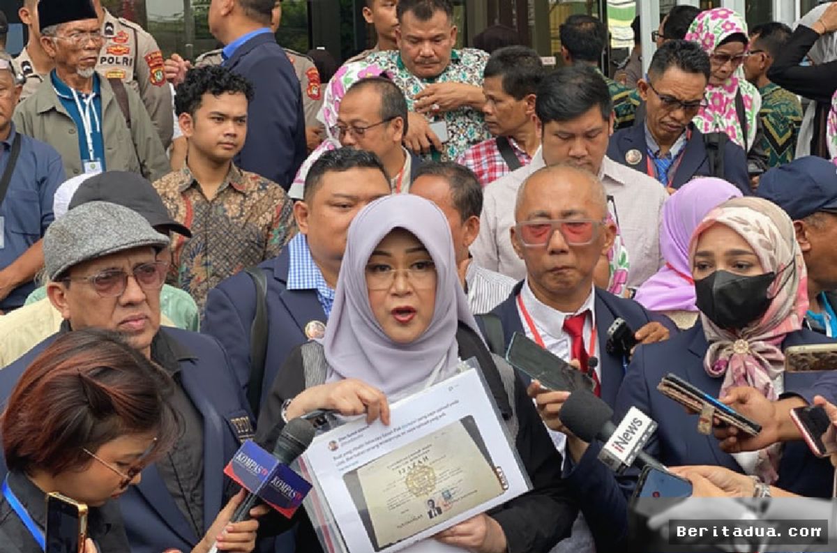 Dokter Tifa Tantang Jokowi Tunjukkan Ijazah Asli Secara Terbuka