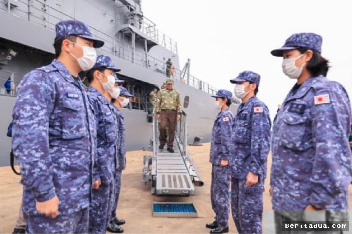 Mempawah — Menhan Sjafrie Tinjau Kapal Perang dan Helikopter Militer Jepang