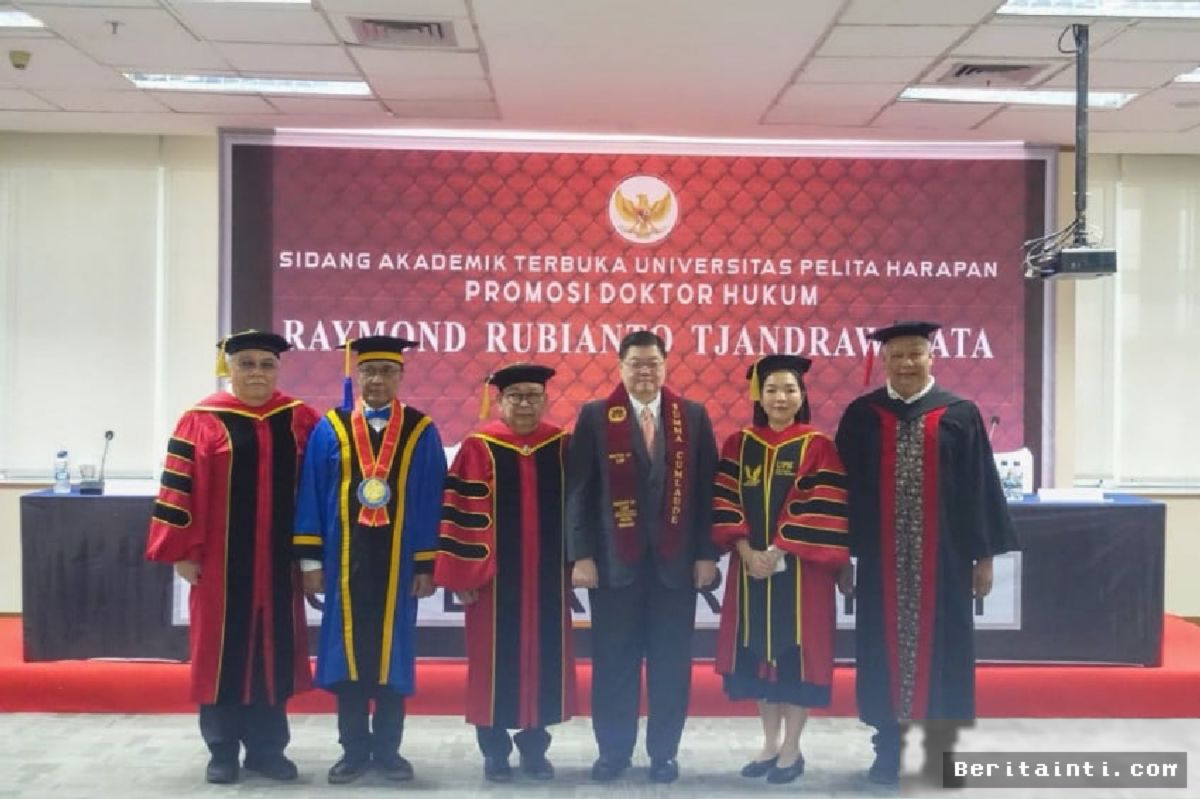 Prof Raymond Raih Summa Cum Laude Lewat Gagasan Paten Farmasi Berkeadilan