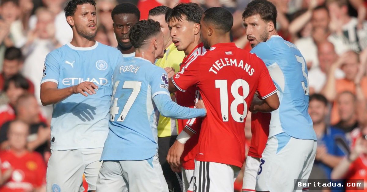 MANCHESTER — Lisandro Martínez Kecam Gol Kontroversial Haaland di Derby
