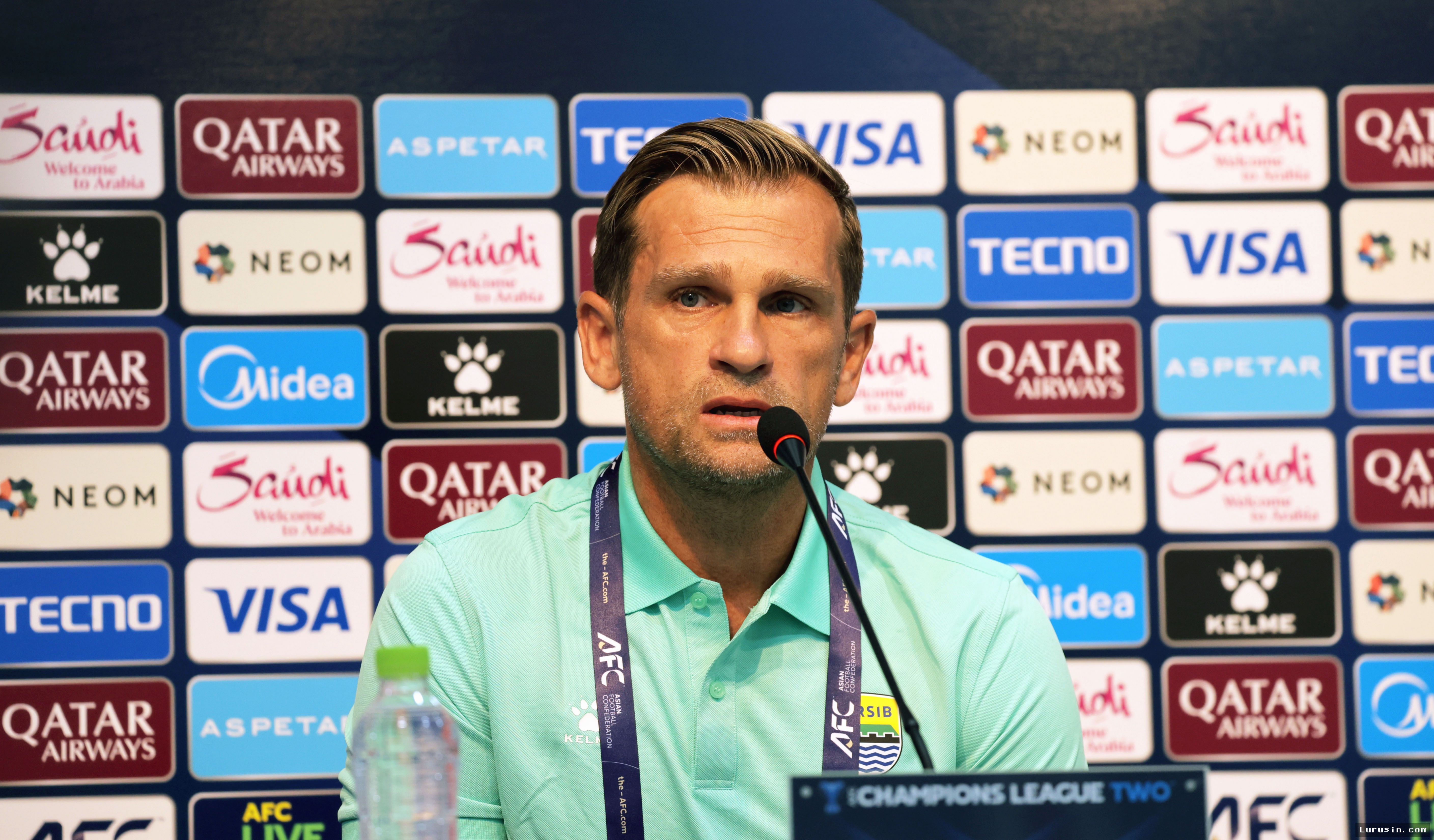 PERSIB BANDUNG — Igor Tolic Tanggapi Santai Rumor FC Seoul Turunkan Pemain SMA