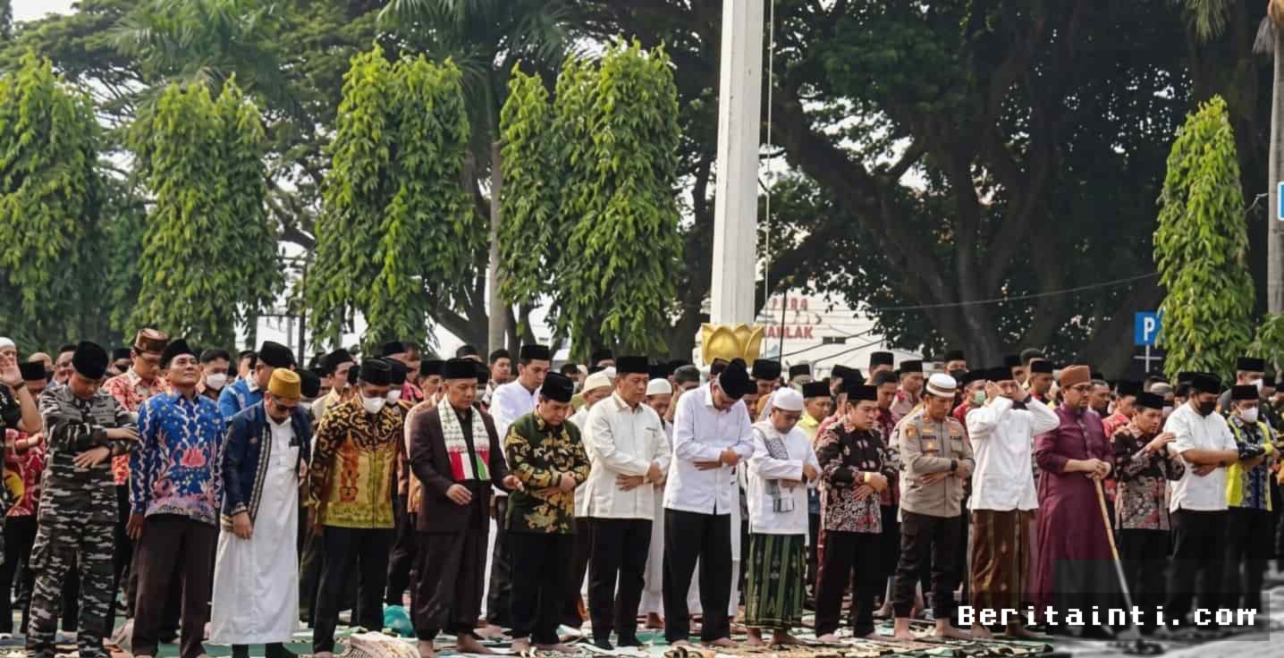 Kemarau Panjang, Ribuan Warga Lampung Gelar Salat Istisqa di Lapangan Korpri