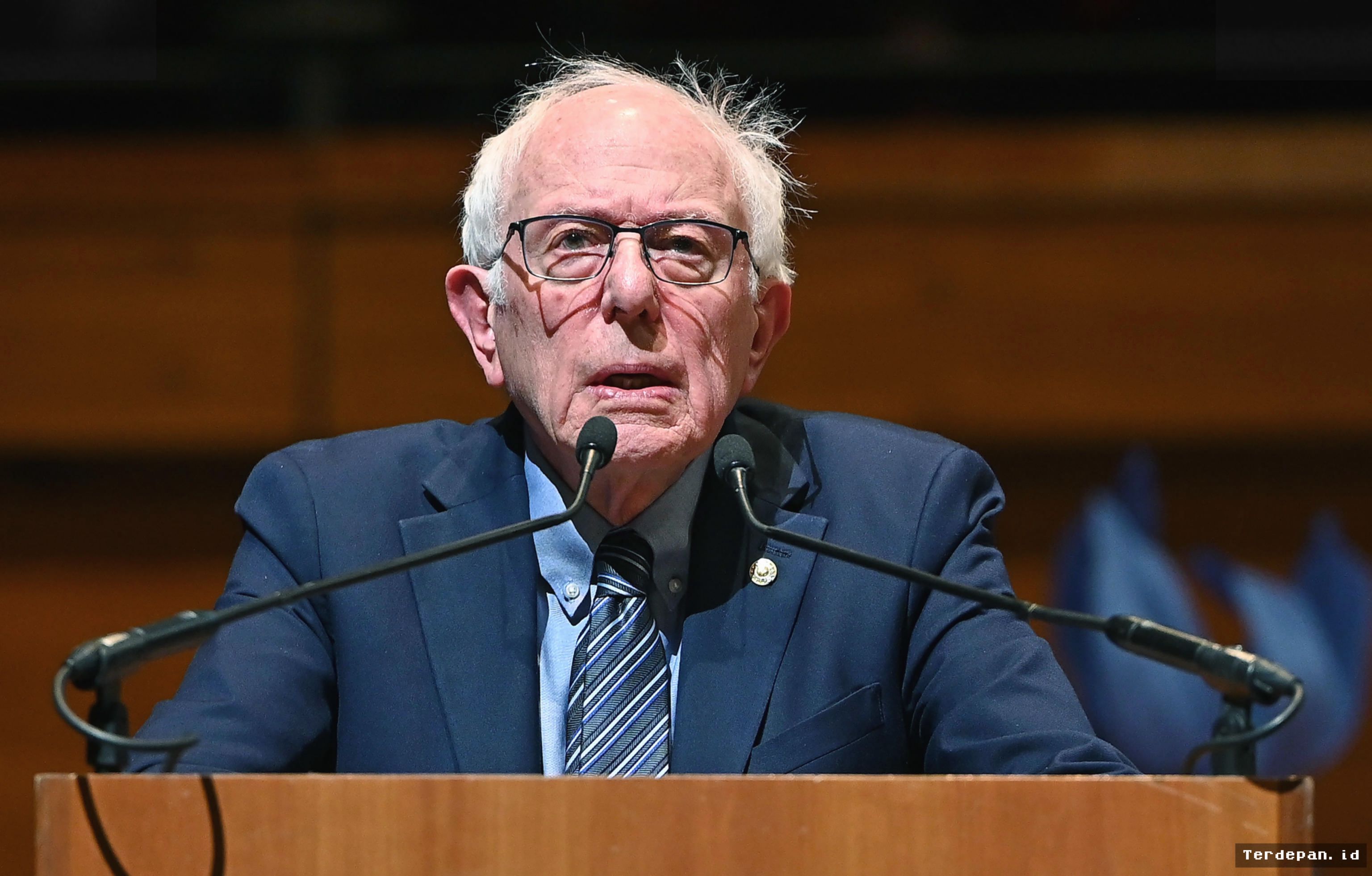 AS: Bernie Sanders dan Steve Bannon Bersatu Desak Pembatasan AI