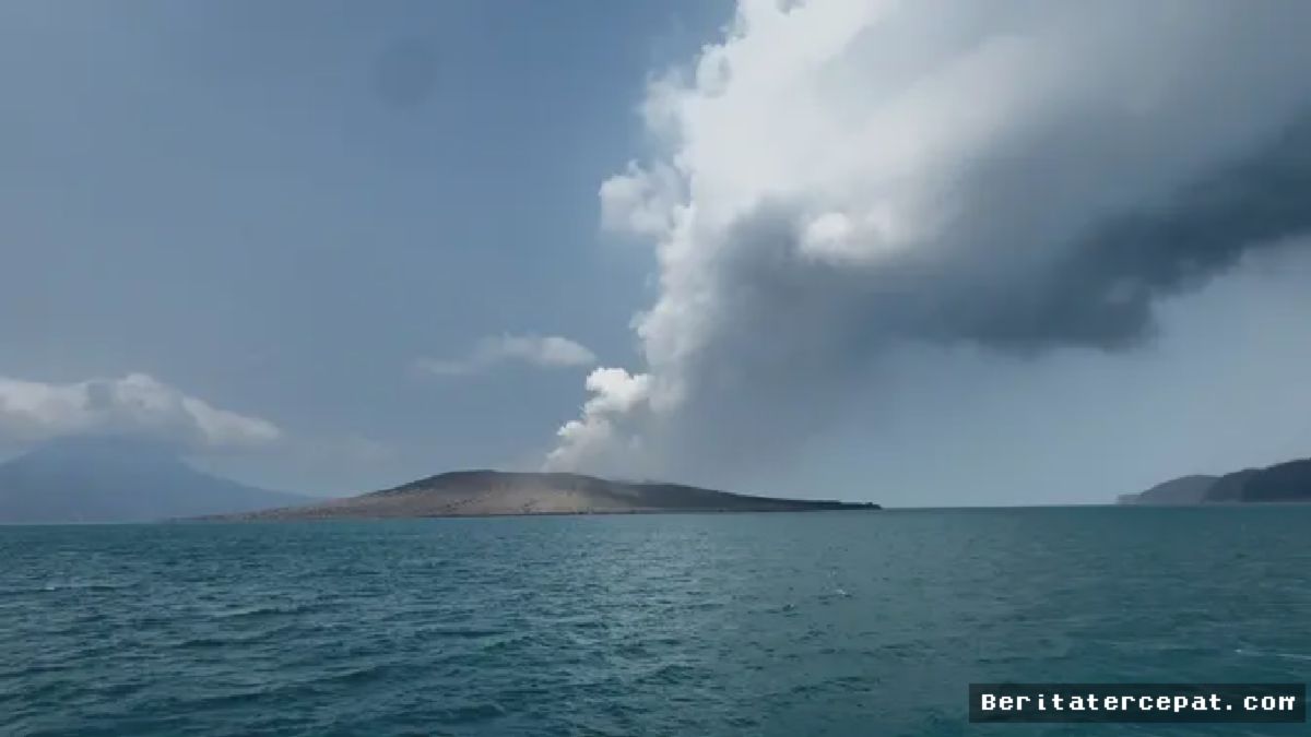 LAMPUNG — Gunung Anak Krakatau Kembali Erupsi Pada Kamis Pagi