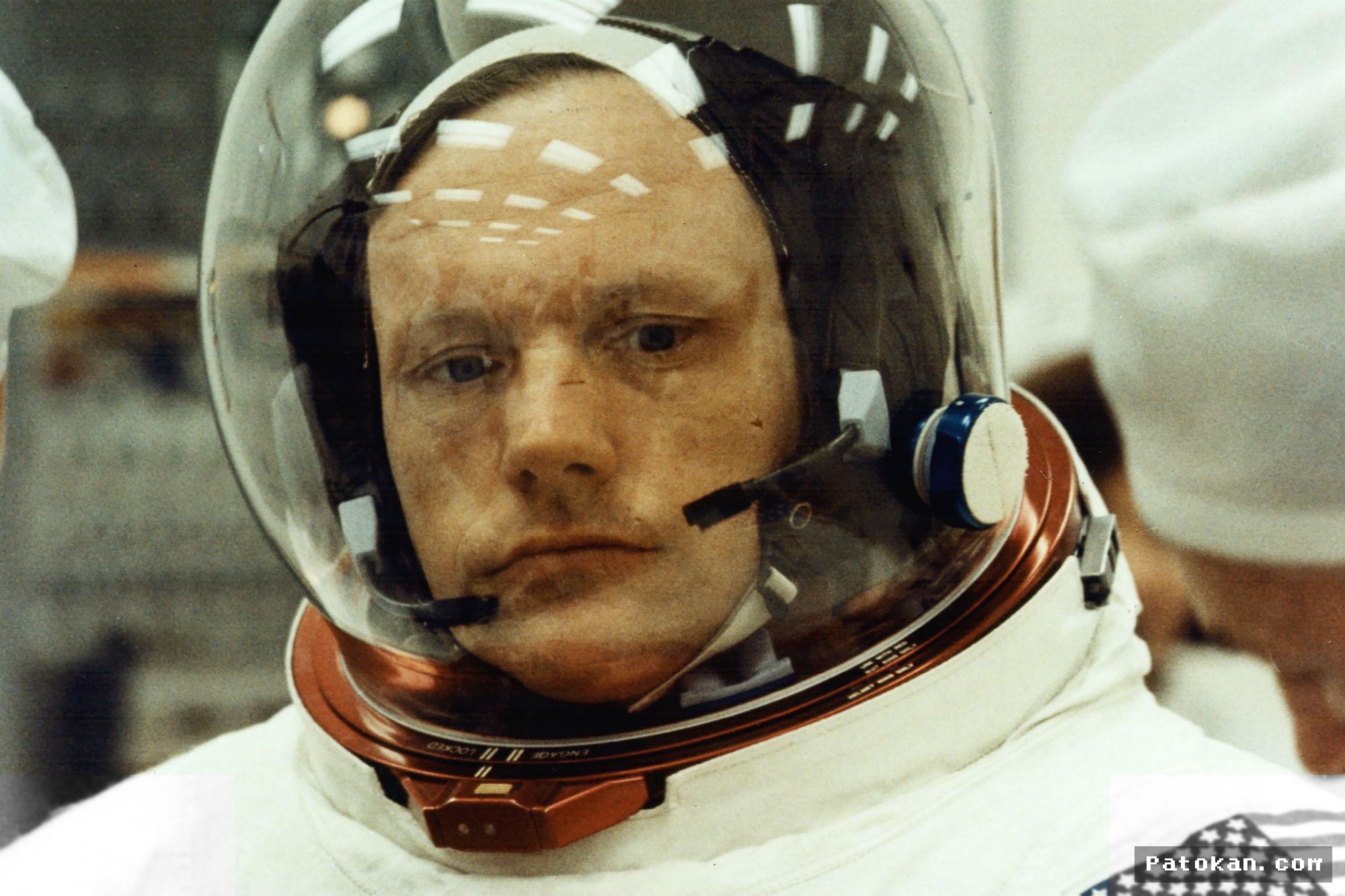 Neil Armstrong Ungkap Perasaan Kecil Saat Melihat Bumi dari Bulan