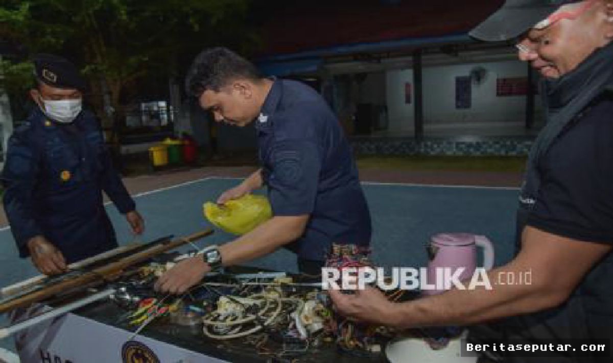 PALU — Petugas Gabungan Sisir Blok Hunian Lapas Kelas IIA