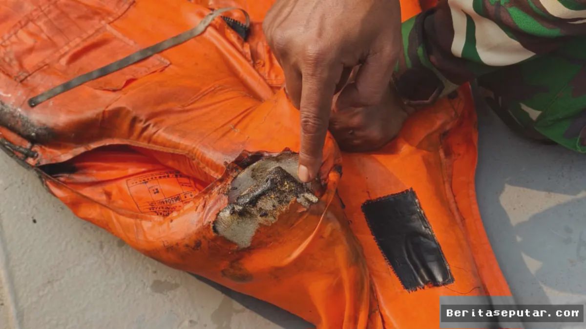 Selat Sunda — Basarnas Verifikasi Jaket Pelampung Jurnalis Hilang