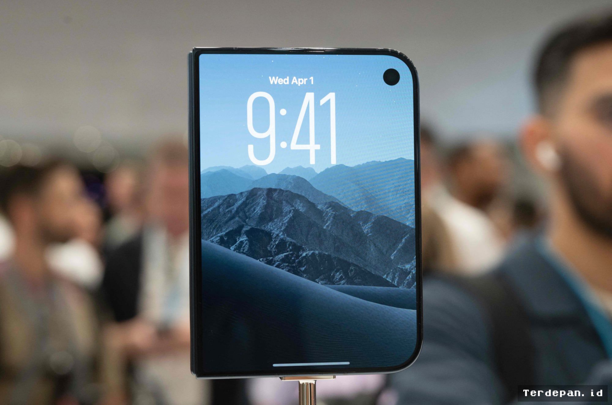 CUPERTINO — Apple Resmi Rilis iPhone Duo untuk Menantang Samsung