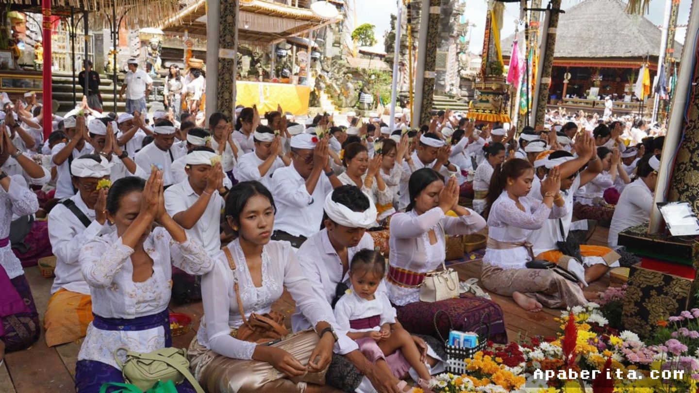DENPASAR — Umat Hindu Bali Gelar Piodalan Serentak Hari Ini