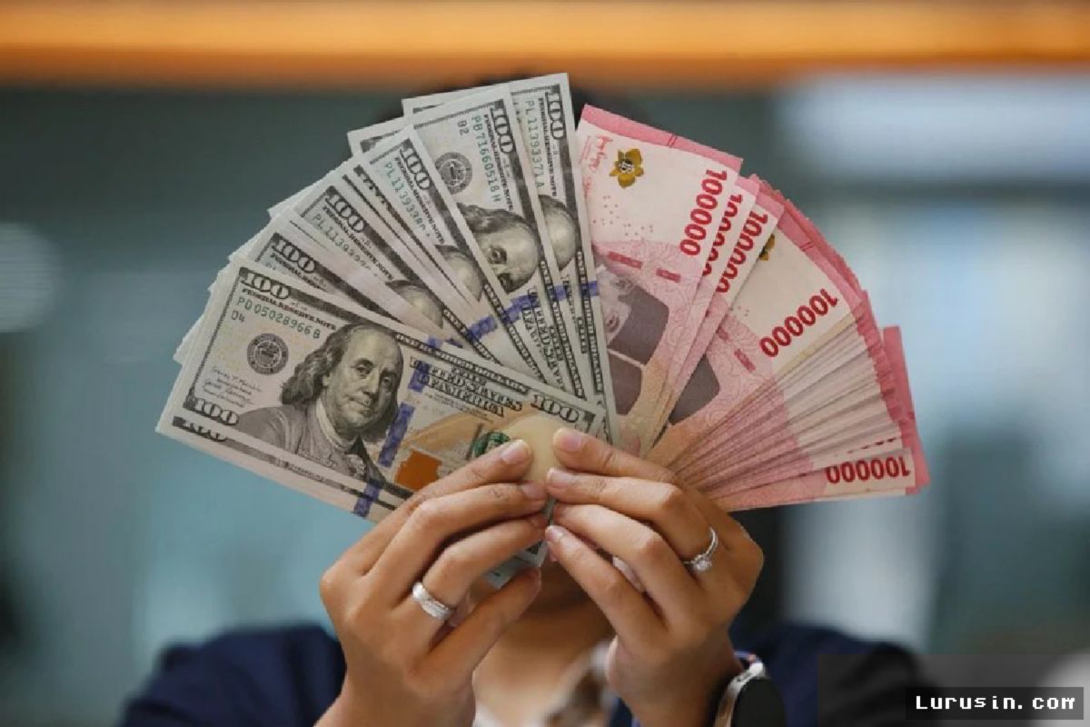 Rupiah Terpuruk ke Rp17.753 Imbas Lonjakan Suku Bunga The Fed
