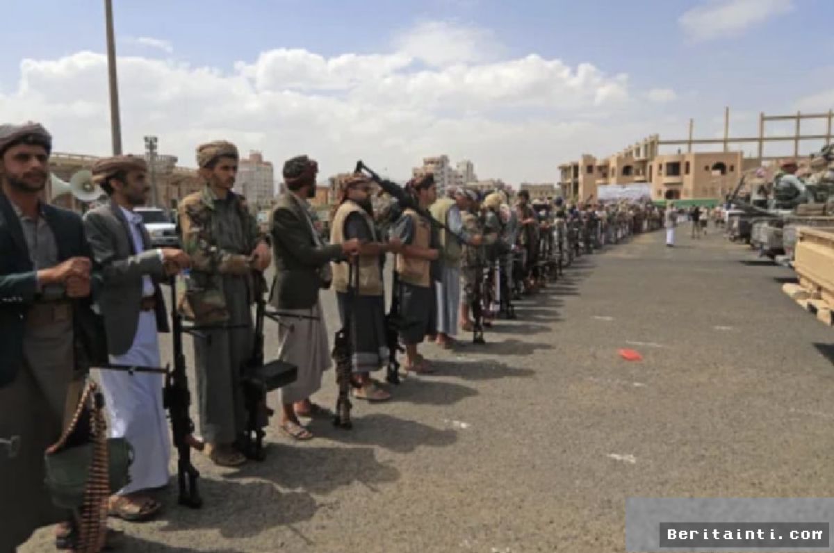 Houthi Luncurkan Serangan Rudal dan Drone ke Pangkalan Udara Saudi