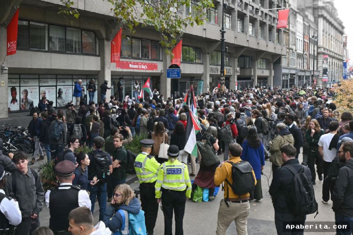 LONDON — King's College London Pulihkan Mahasiswa Mesir Korban Skorsing Demo
