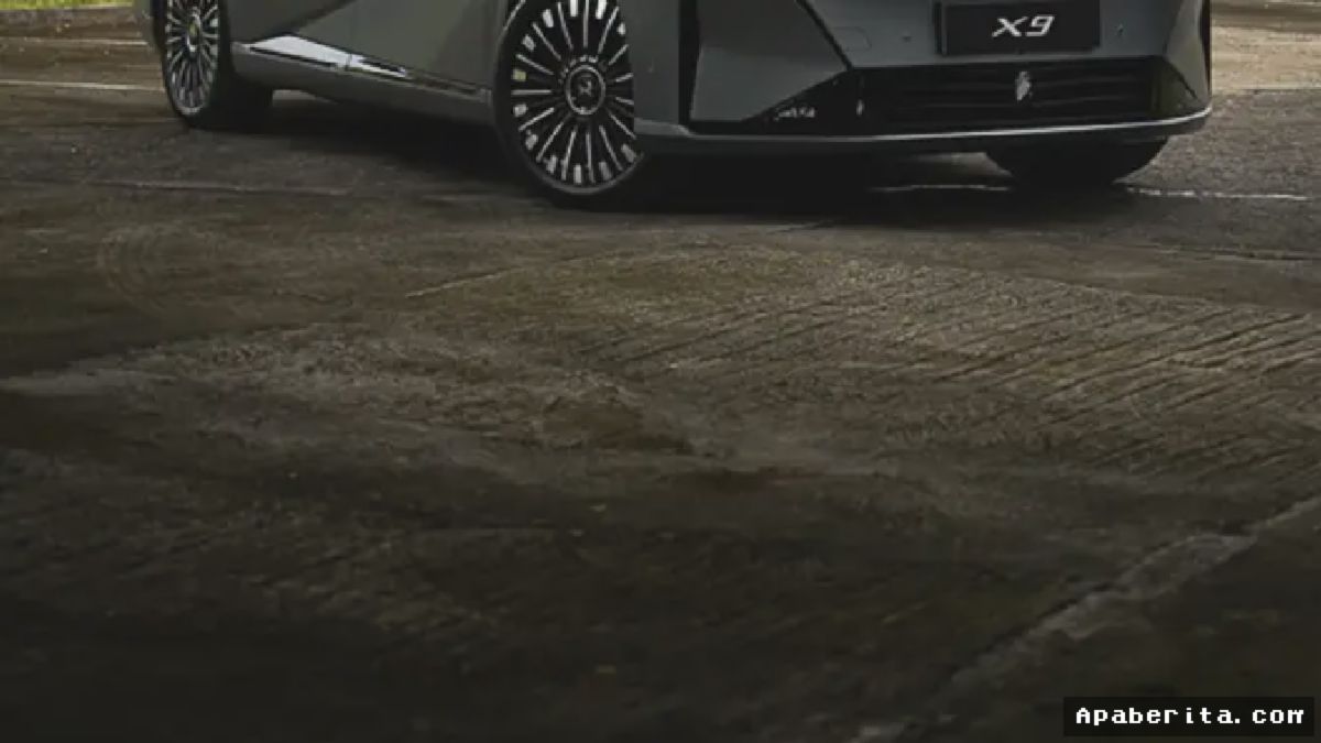 XPeng X9 Tampil Futuristik dengan Lightbar dan Velg Elegan