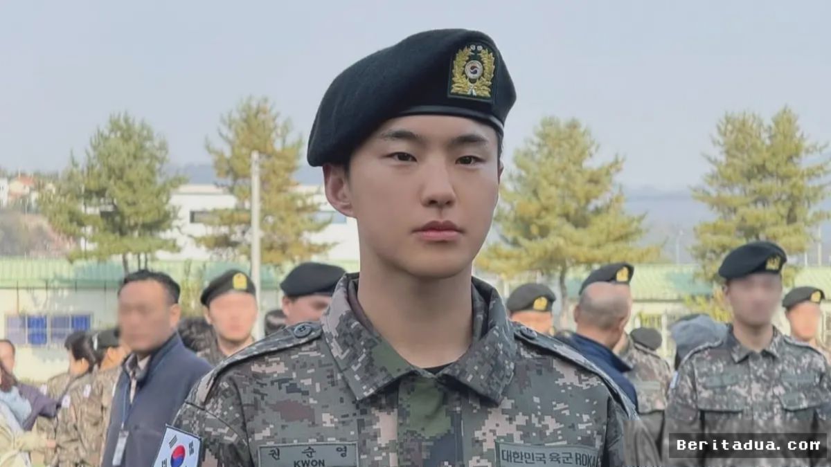 SEOUL — Hoshi SEVENTEEN Alami Cedera ACL Parah Saat Latihan Militer