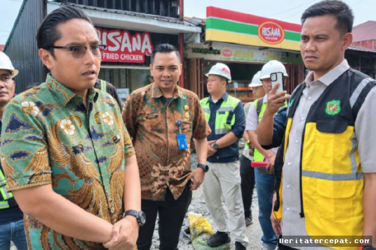 Rico Waas Tinjau Paving Block di Medan Helvetia