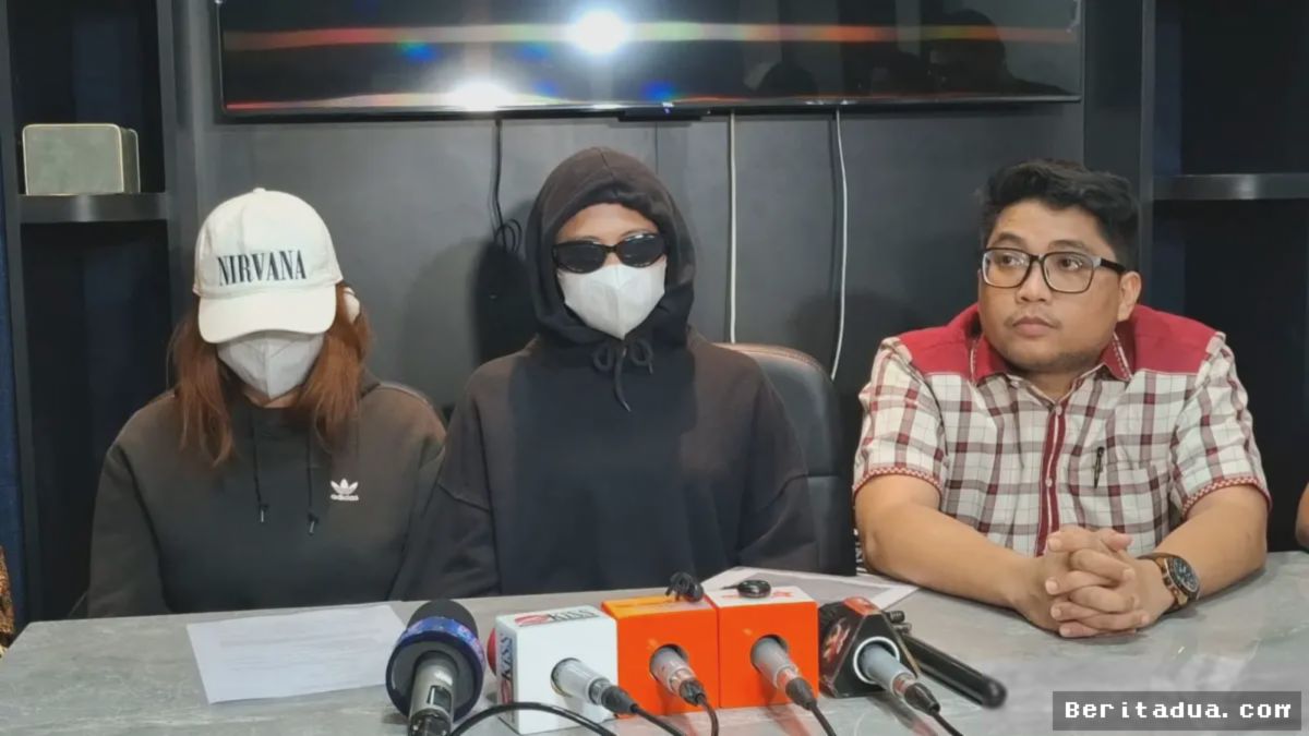 JAKARTA — Betrand Peto Dilaporkan ke Polda Metro Jaya Terkait Dugaan Kekerasan Seksual