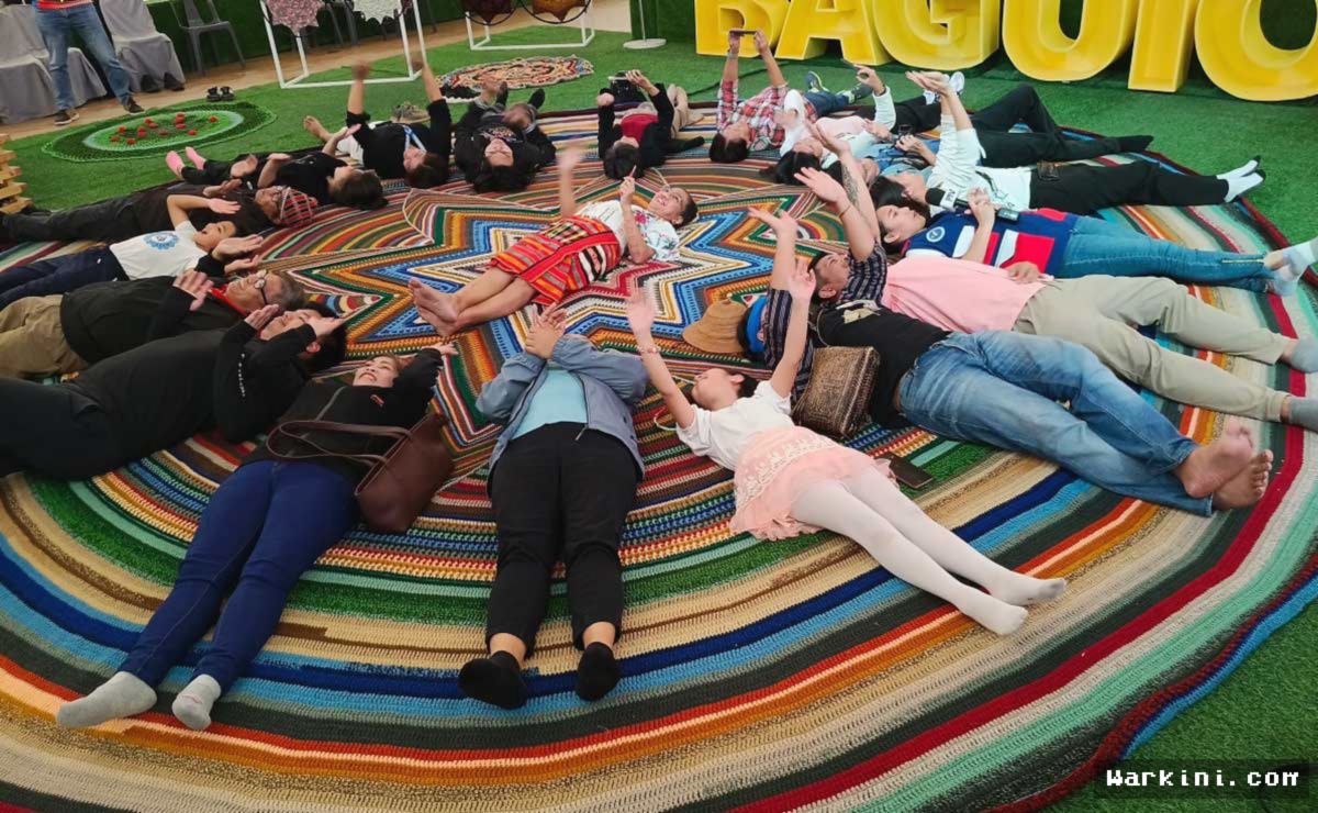 Seniman Baguio Pecahkan Rekor Dunia Rajutan Mandala Terbesar