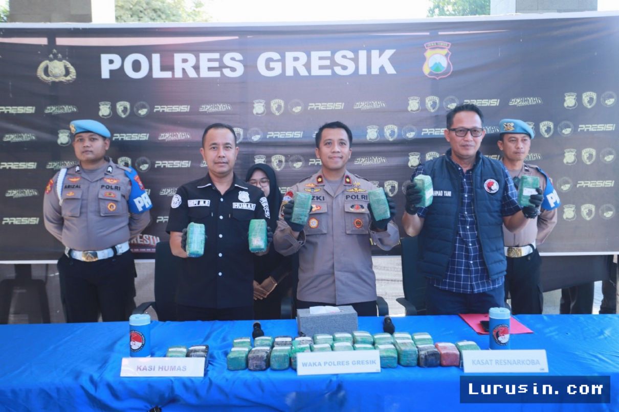 Polres Gresik Gagalkan Penyelundupan 10,8 Kg Ganja Dalam Tangki Vespa