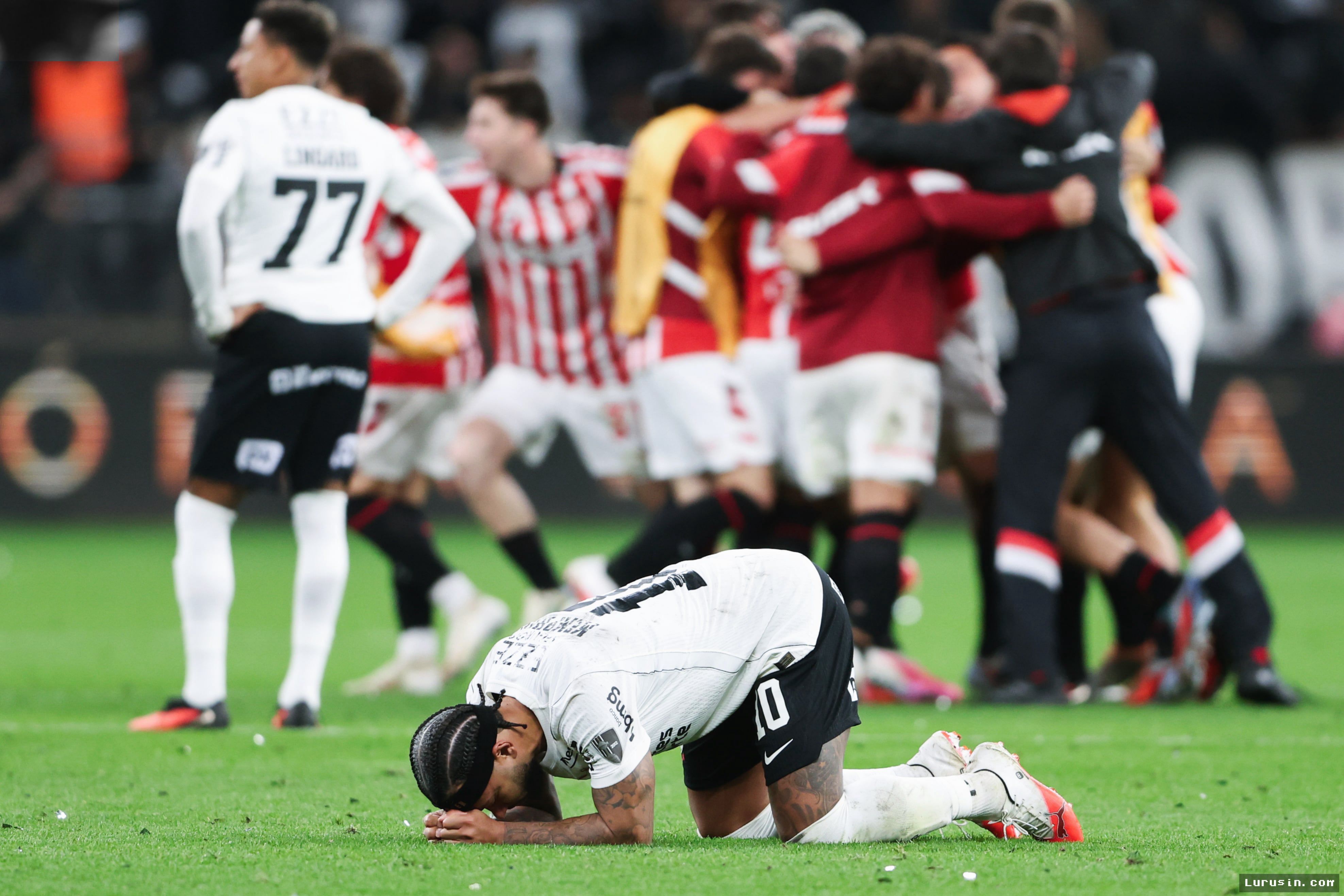 Memphis Depay Dikecam Fans Corinthians Usai Gagal Eksekusi Penalti