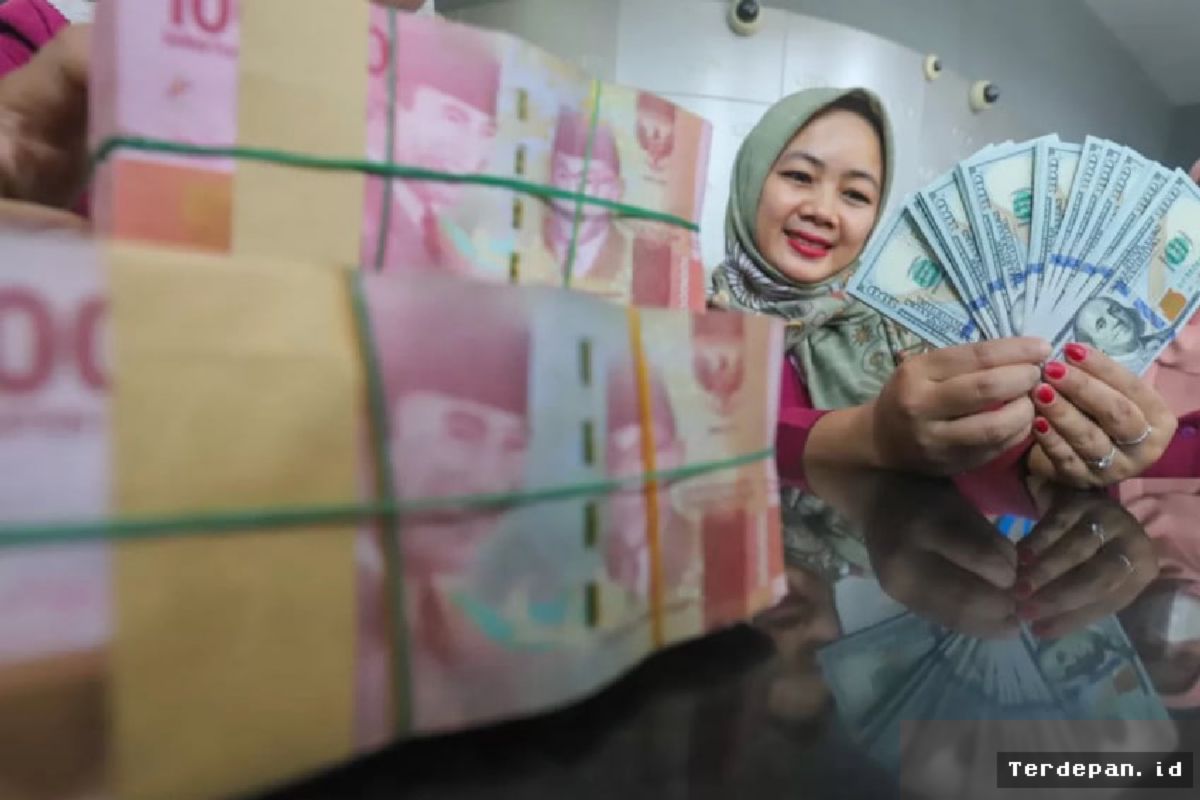 Rupiah Bangkit dari Titik Terendah, Sentuh Rp17.818 per Dolar AS