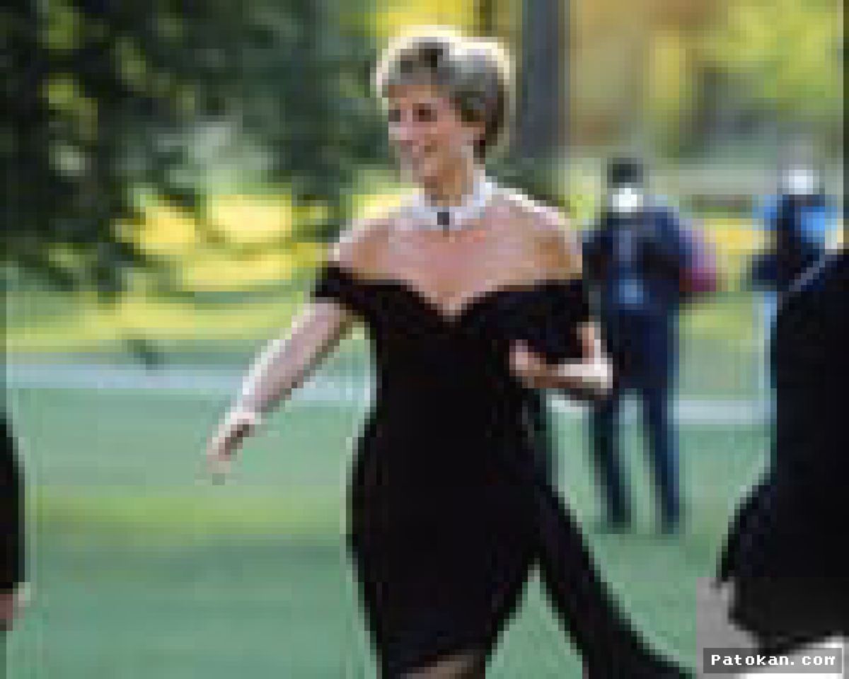 LONDON — Gaun Balas Dendam Putri Diana Dilelang Ratusan Ribu Poundsterling