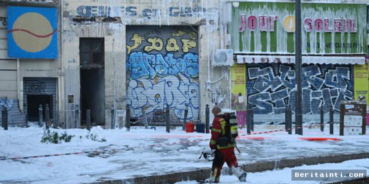 MARSEILLE — Pasar Marché du Soleil Terbakar Usai Divonis Tutup Permanen