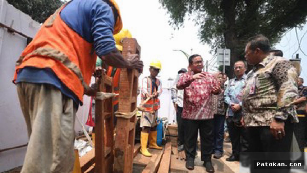 Pramono Anung Targetkan Seluruh Kabel Udara Jakarta Masuk Tanah Lima Tahun