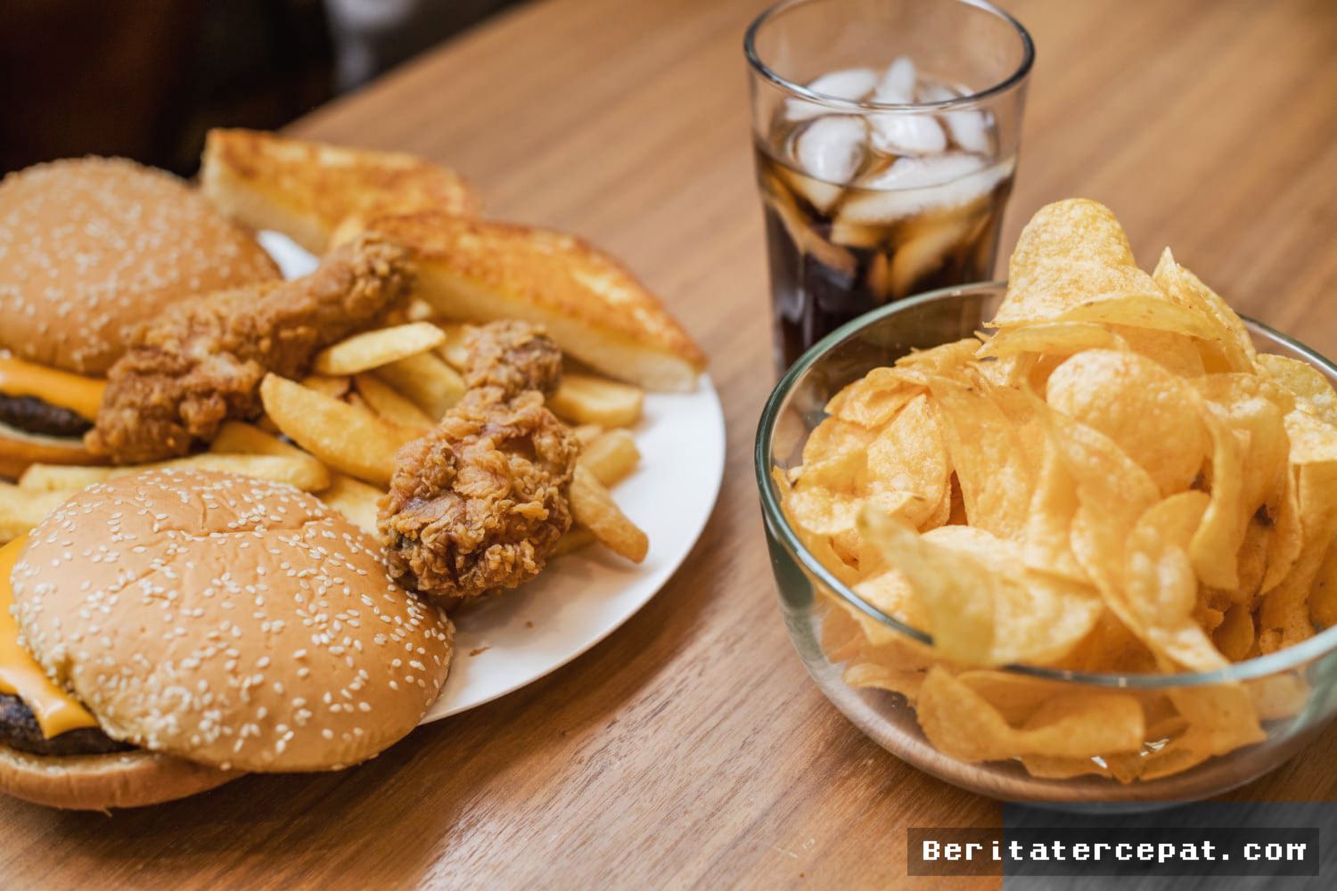 JAKARTA — Ahli Kesehatan Peringatkan Lima Makanan Ini Merusak Otak