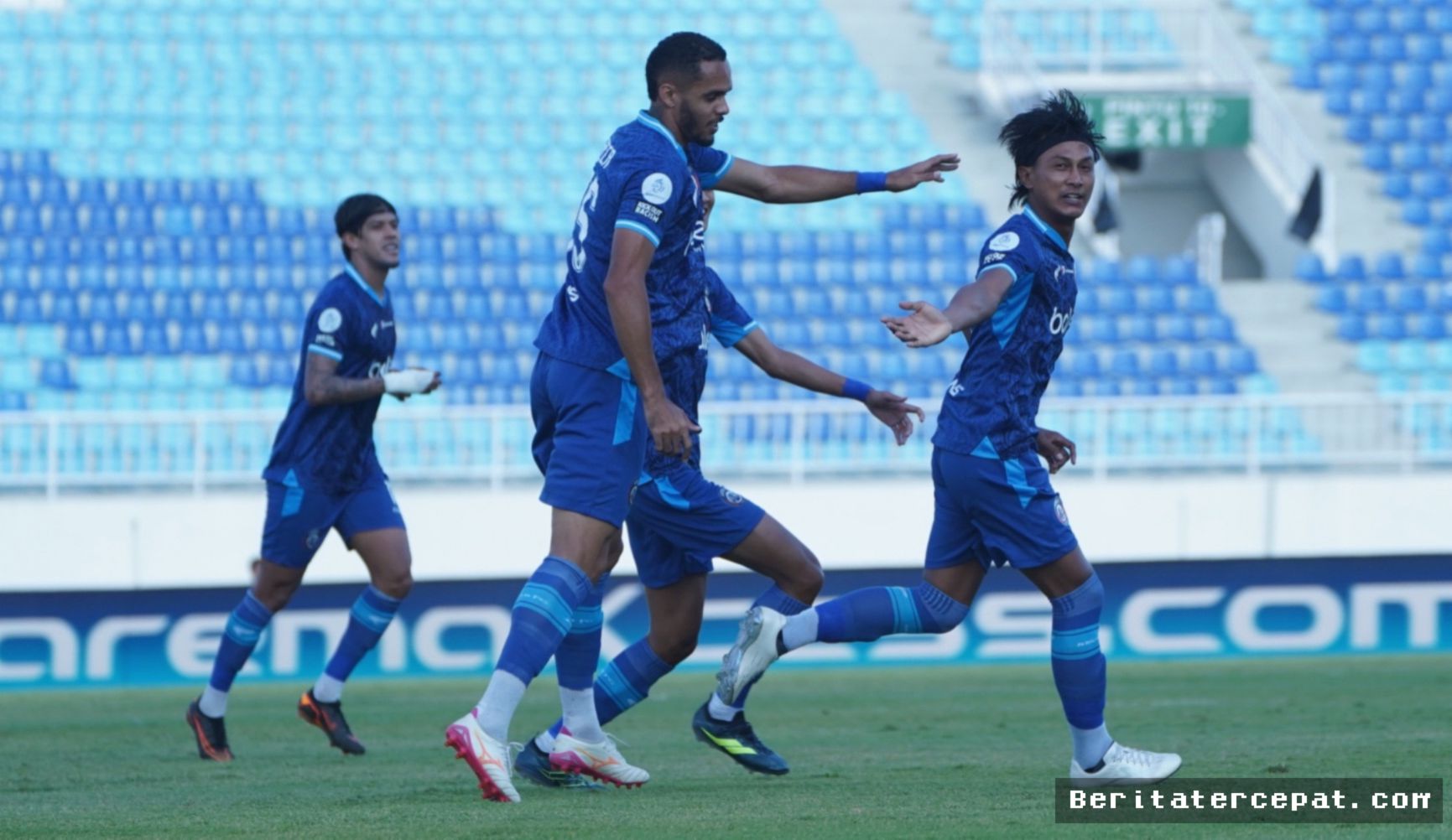 MALANG — Panpel Arema FC Larang Suporter Persik Kediri Hadir