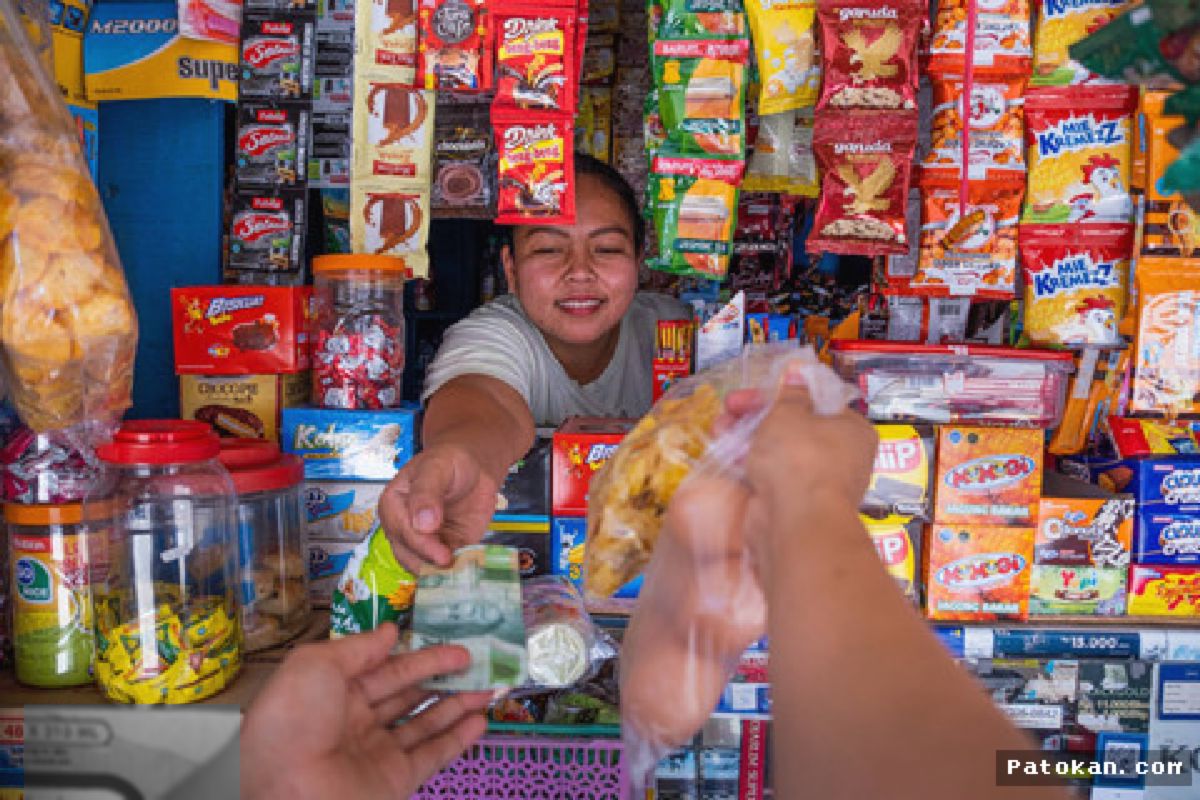 JAKARTA — Ekonom CORE Ungkap Alasan Fenomena Masyarakat Pilih Belanja Eceran