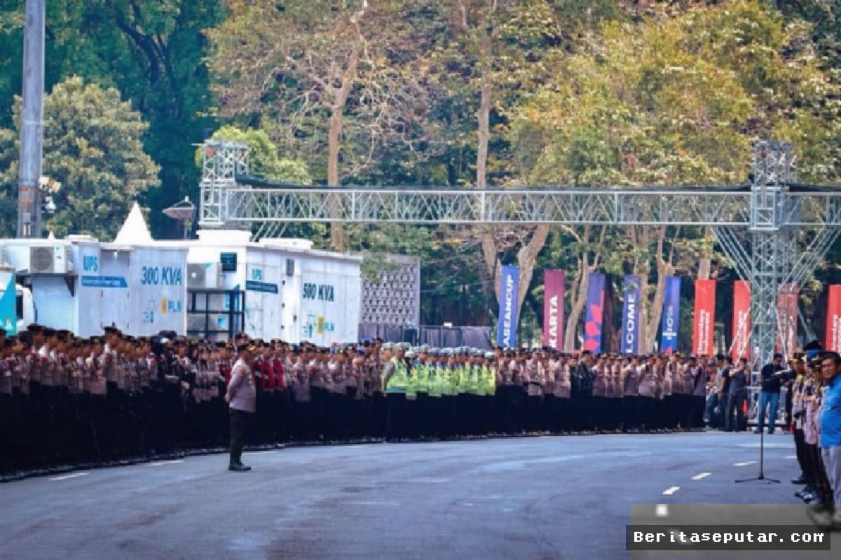 2.373 PERSONEL POLISI AMANKAN PERTANDINGAN TIMNAS INDONESIA MALAYSIA DI SUGBK