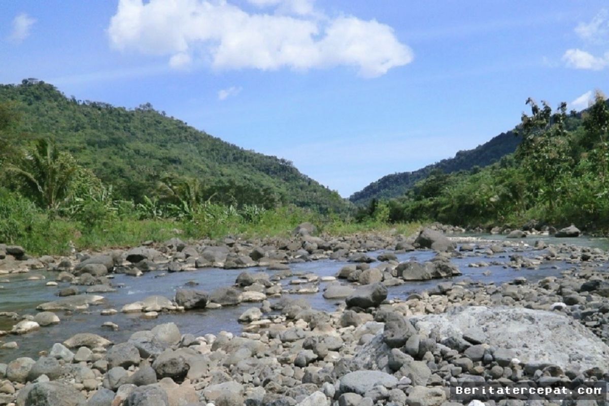 KULON PROGO — Sungai Tinalah Surut, Wisata Keceh Diserbu Pengunjung