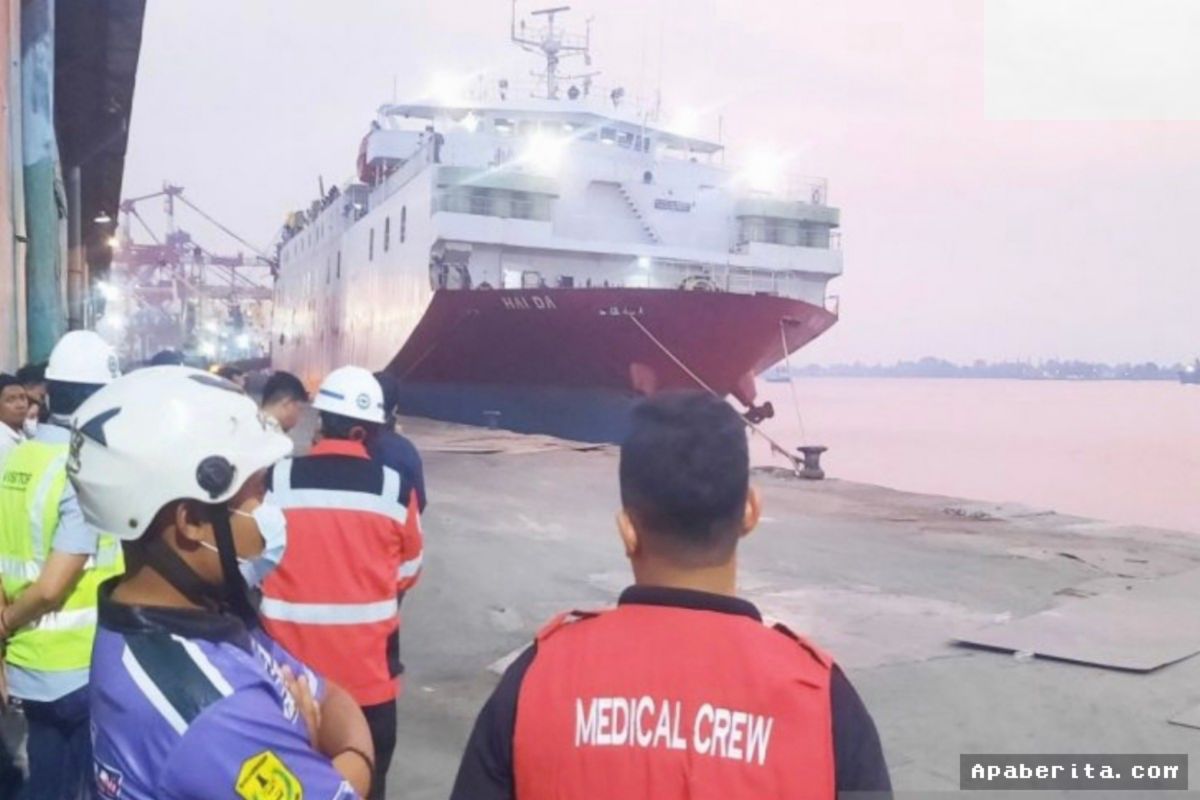 BANJARMASIN — MV Haida Evakuasi 49 Korban Selamat Virgo Transport 8