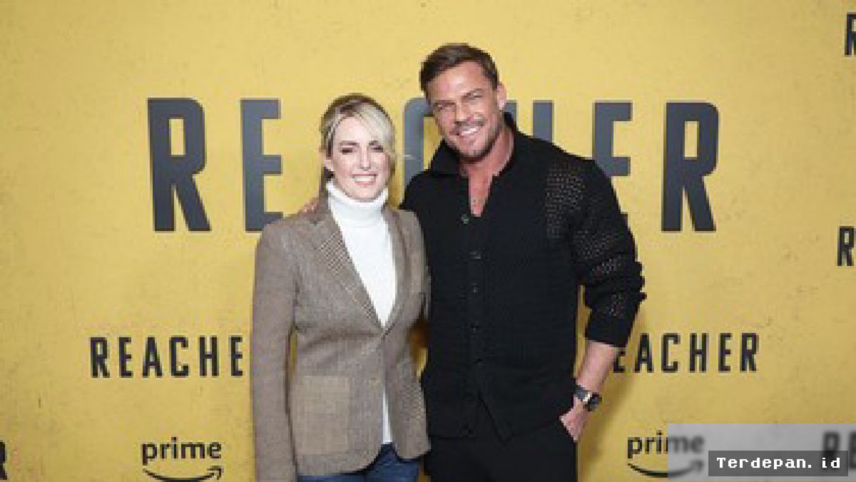 Alan Ritchson Berpisah dari Catherine Setelah 20 Tahun Menikah