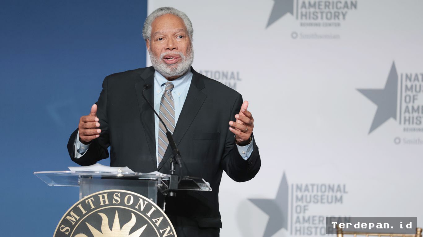 WASHINGTON — Konflik Gedung Putih, Pimpinan Smithsonian Lonnie Bunch Mengundurkan Diri