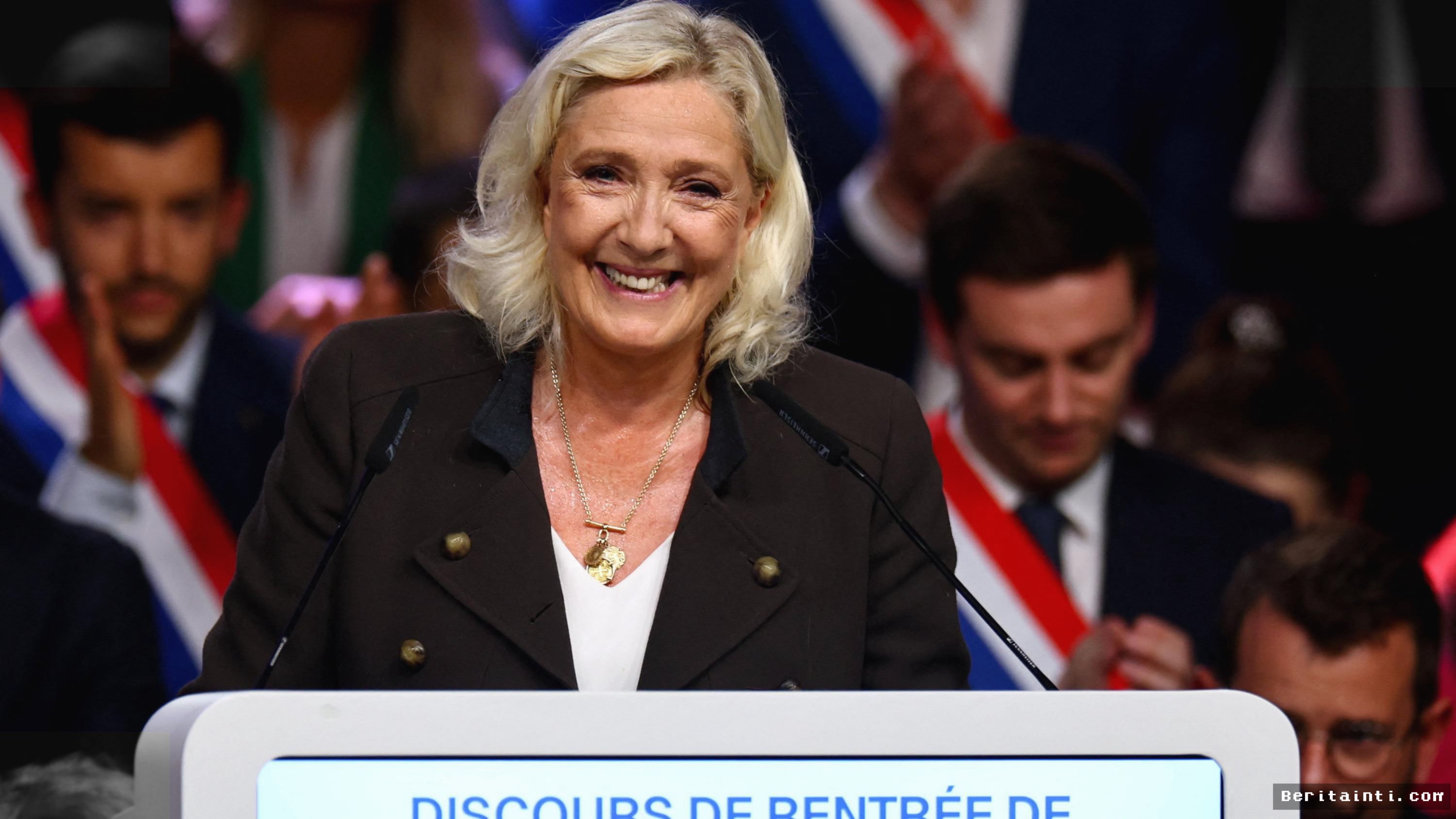 Marine Le Pen Pegang Kunci Kelolosan Anggaran Pemerintah Prancis