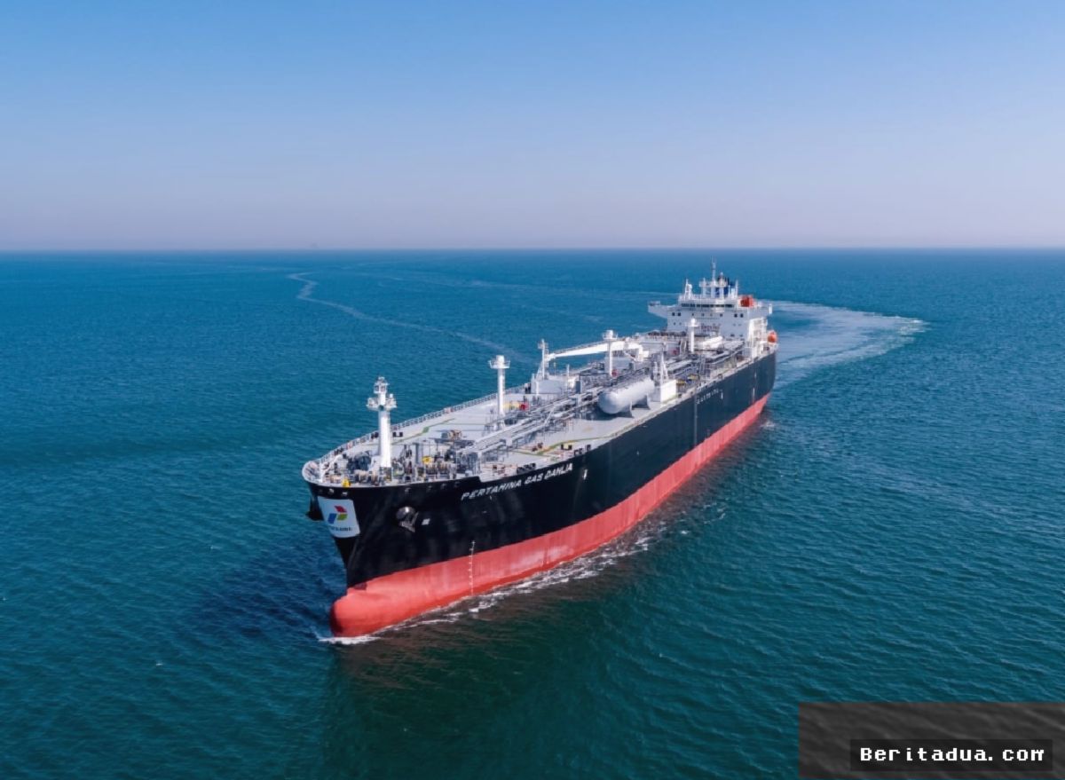 LAUT JAWA — Tanker Pertamina Berhasil Evakuasi 16 Korban Kapal Tenggelam