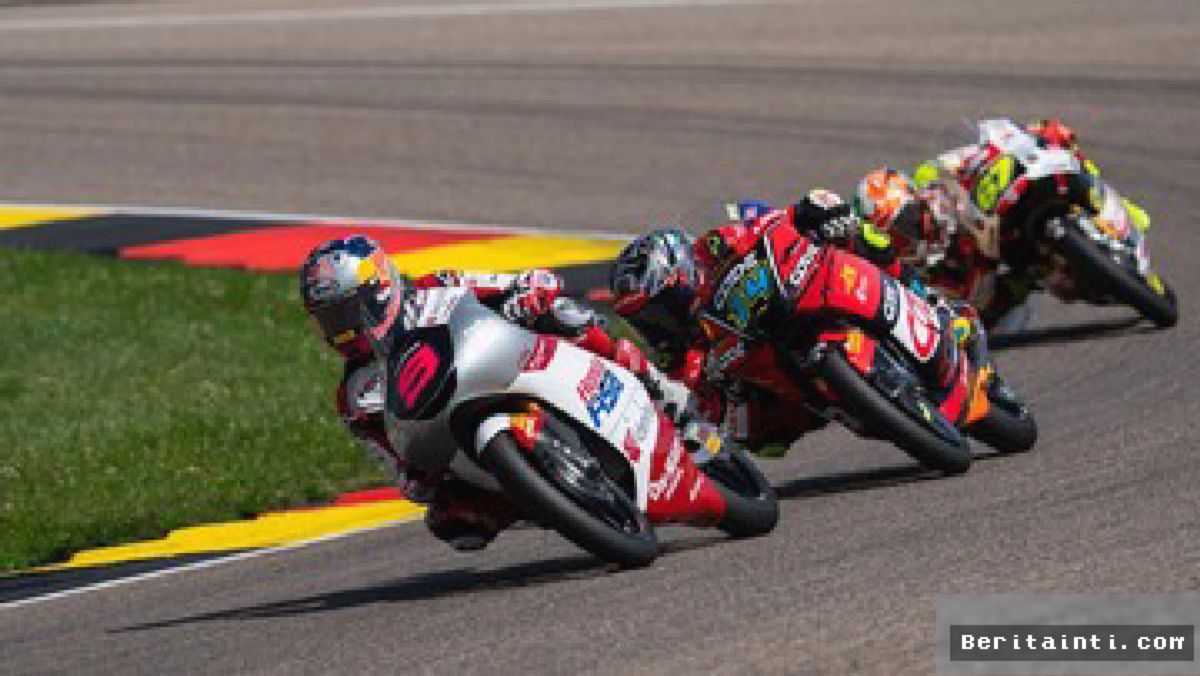 SAN MARINO — Veda Ega Pratama Ungguli Hakim Danish di Practice Moto3