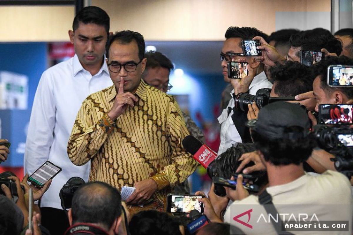 KPK Konfirmasi Mantan Menhub Budi Karya Absen Sidang Karena Sakit