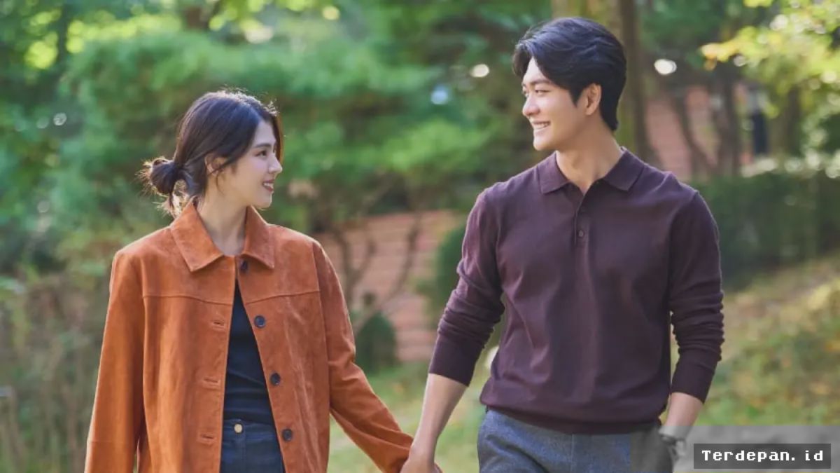 SEOUL — Kang Tae-oh dan Han So-hee Tampil Mesra di Film The Intern