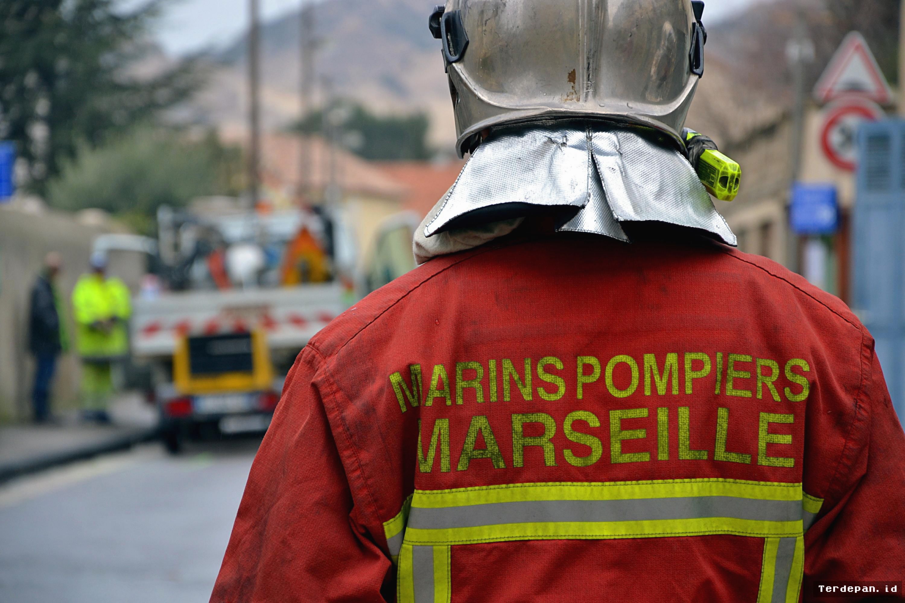 MARSEILLE — Kebakaran Hebat Melalap Pasar Marché du Soleil di Prancis